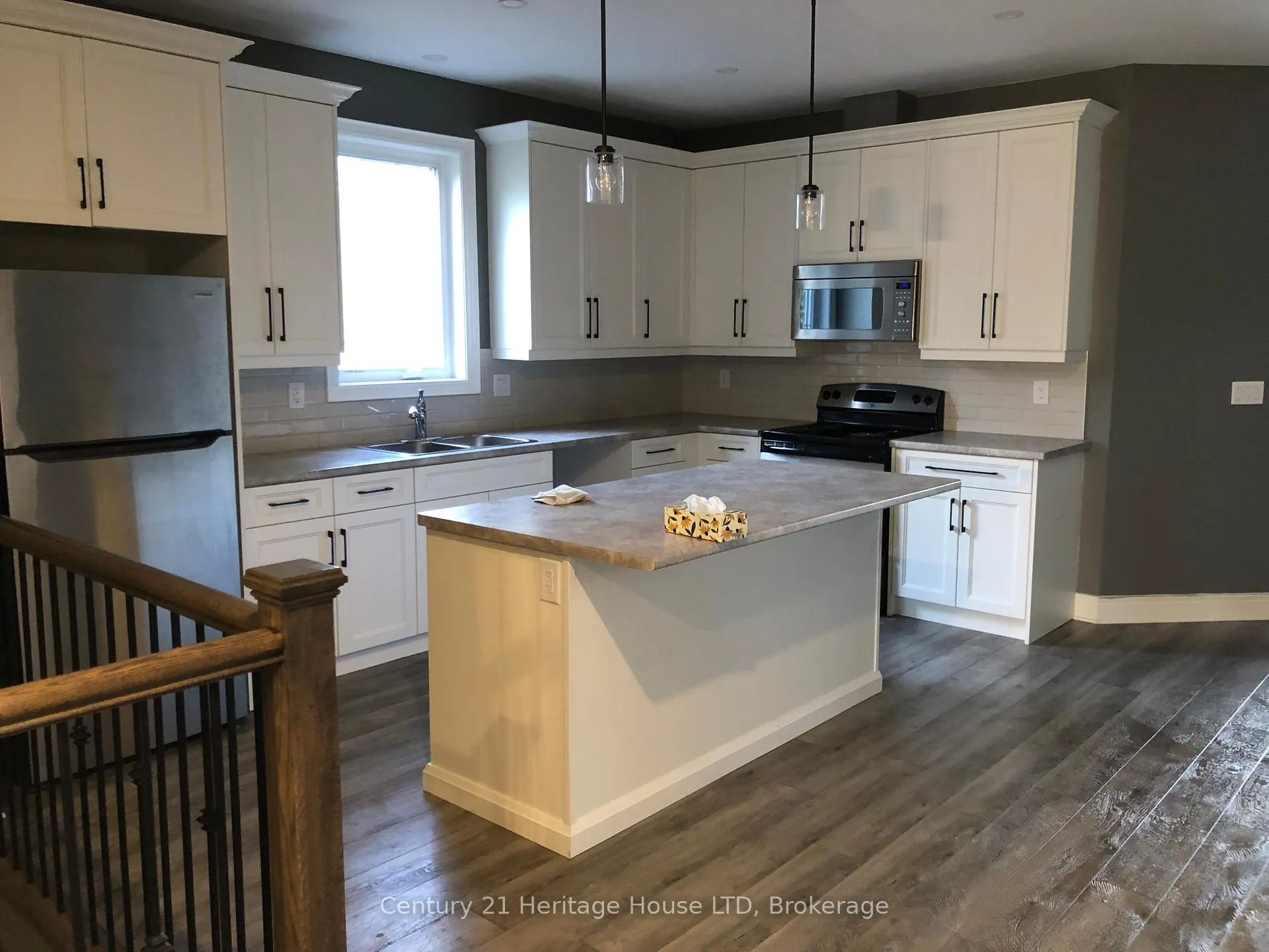 Photo 1 of 8439 Willoughby Drive W, Niagara Falls, Chippawa — HOMEH