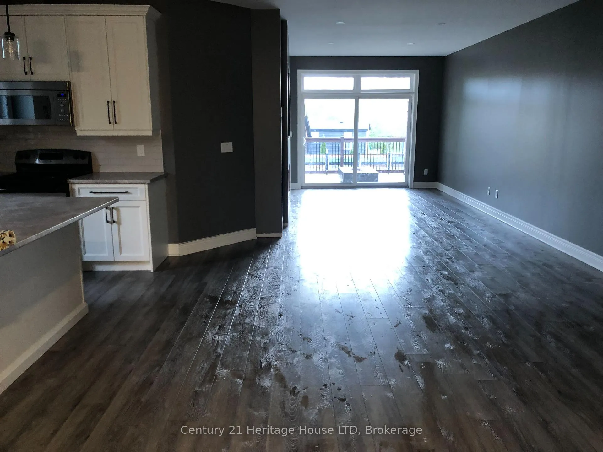 Photo 2 of 8439 Willoughby Drive W, Niagara Falls, Chippawa — HOMEH