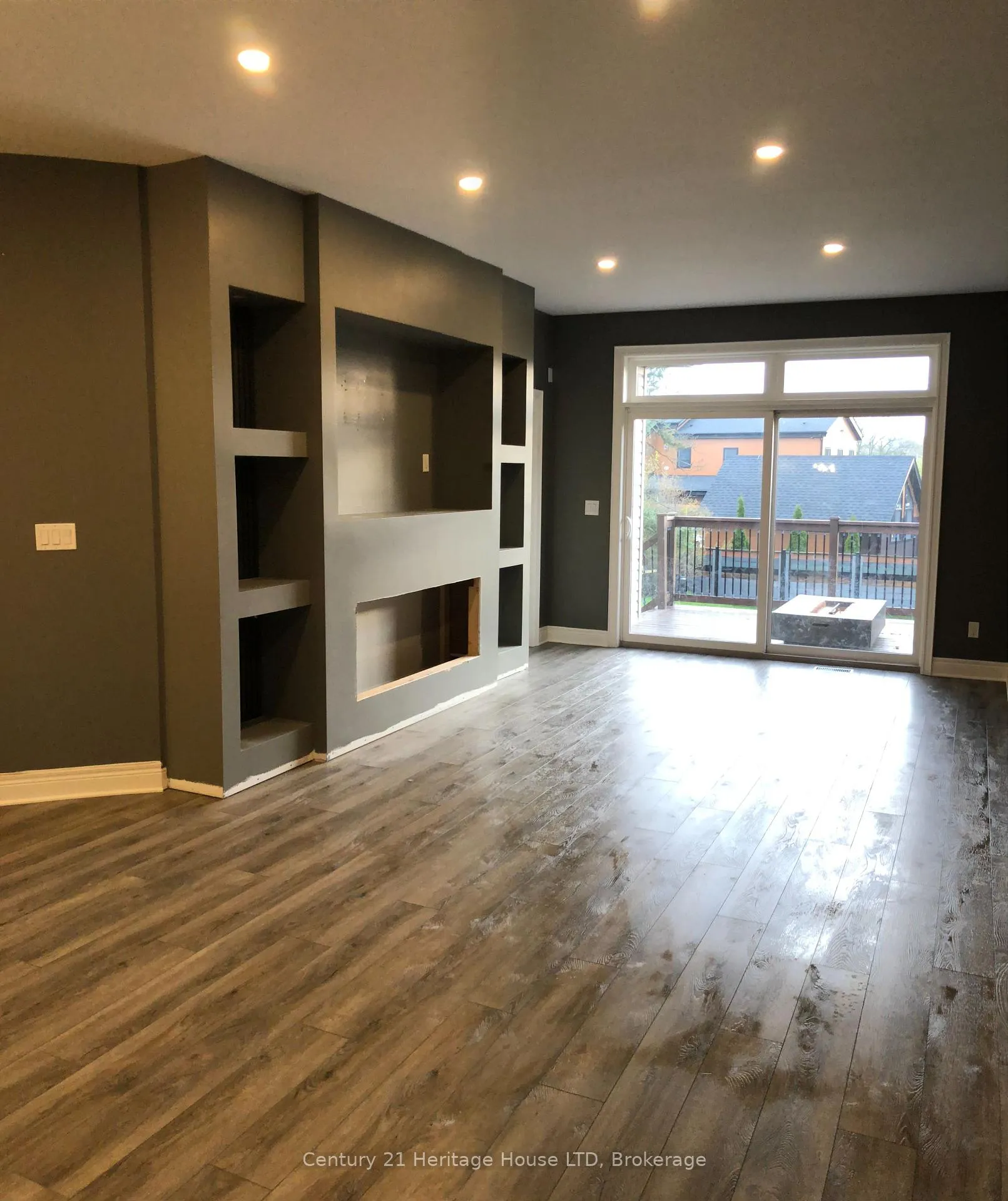 Photo 3 of 8439 Willoughby Drive W, Niagara Falls, Chippawa — HOMEH