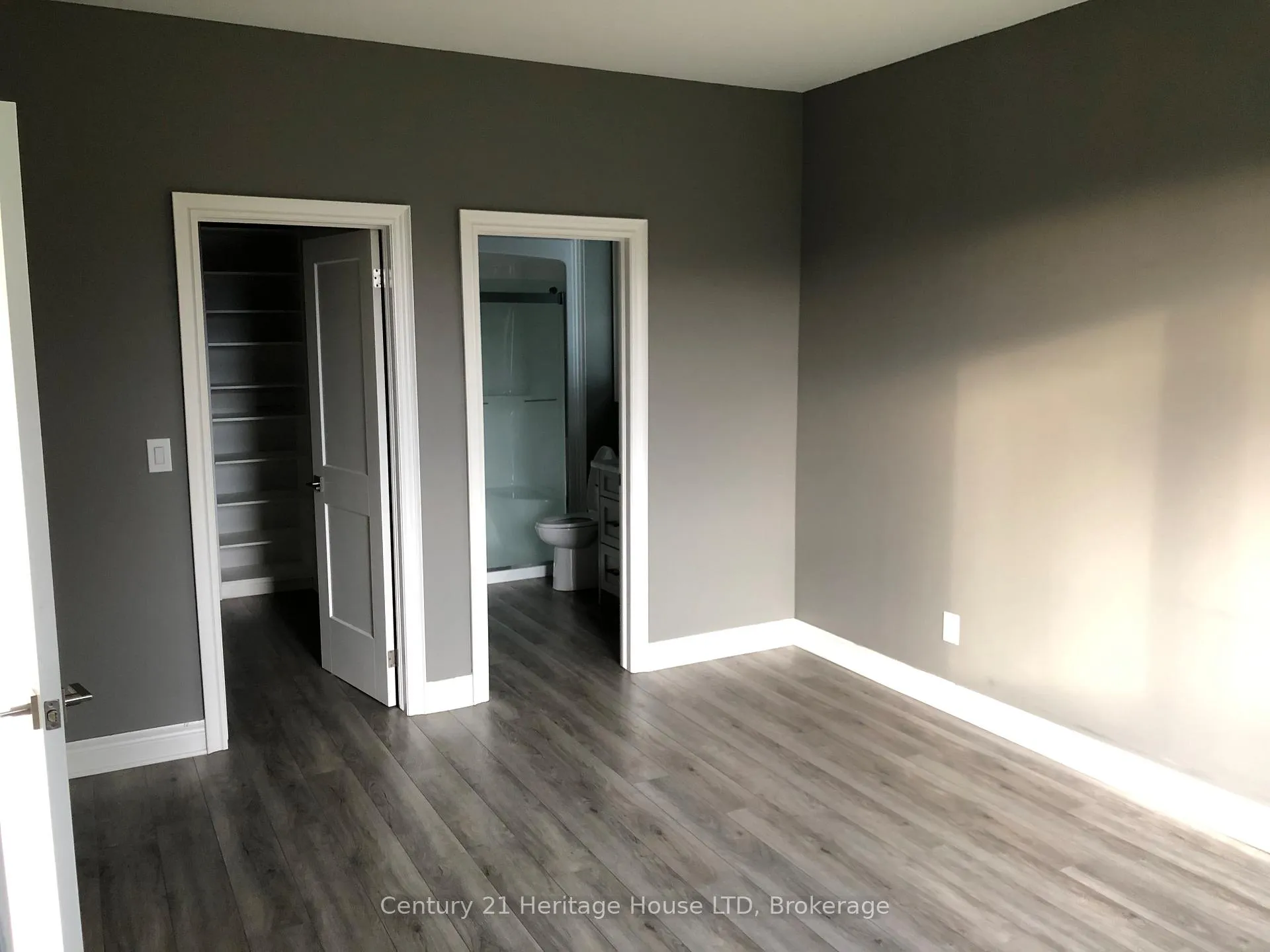 Photo 5 of 8439 Willoughby Drive W, Niagara Falls, Chippawa — HOMEH