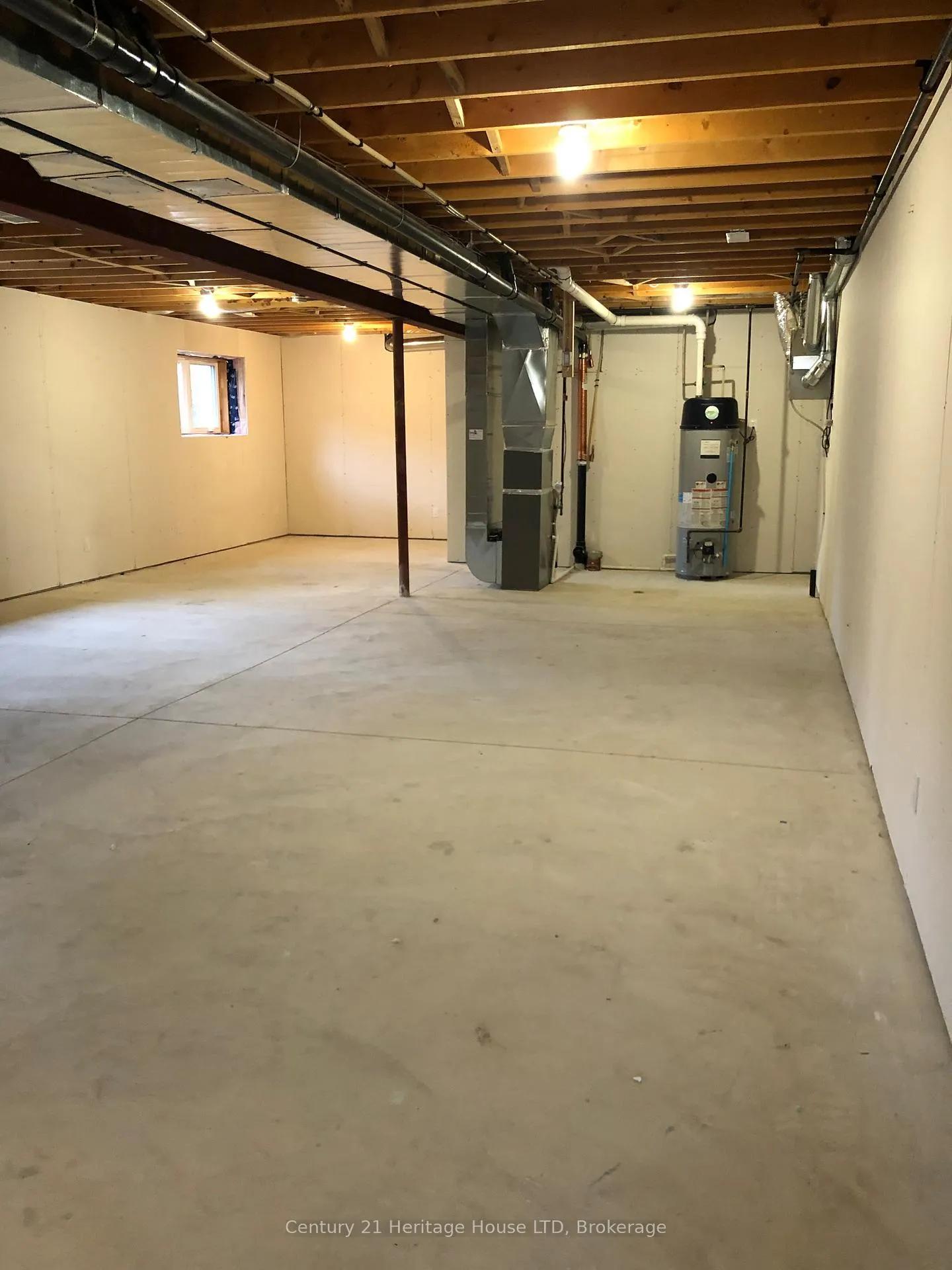 Photo 13 of 8439 Willoughby Drive W, Niagara Falls, Chippawa — HOMEH