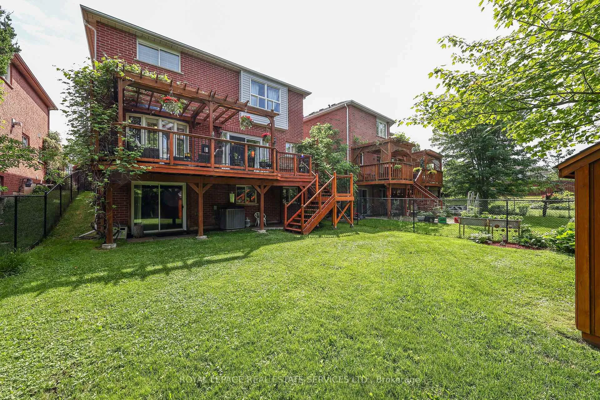 Photo 11 of 10 Sandway Crescent, Vaughan, Maple — HOMEH