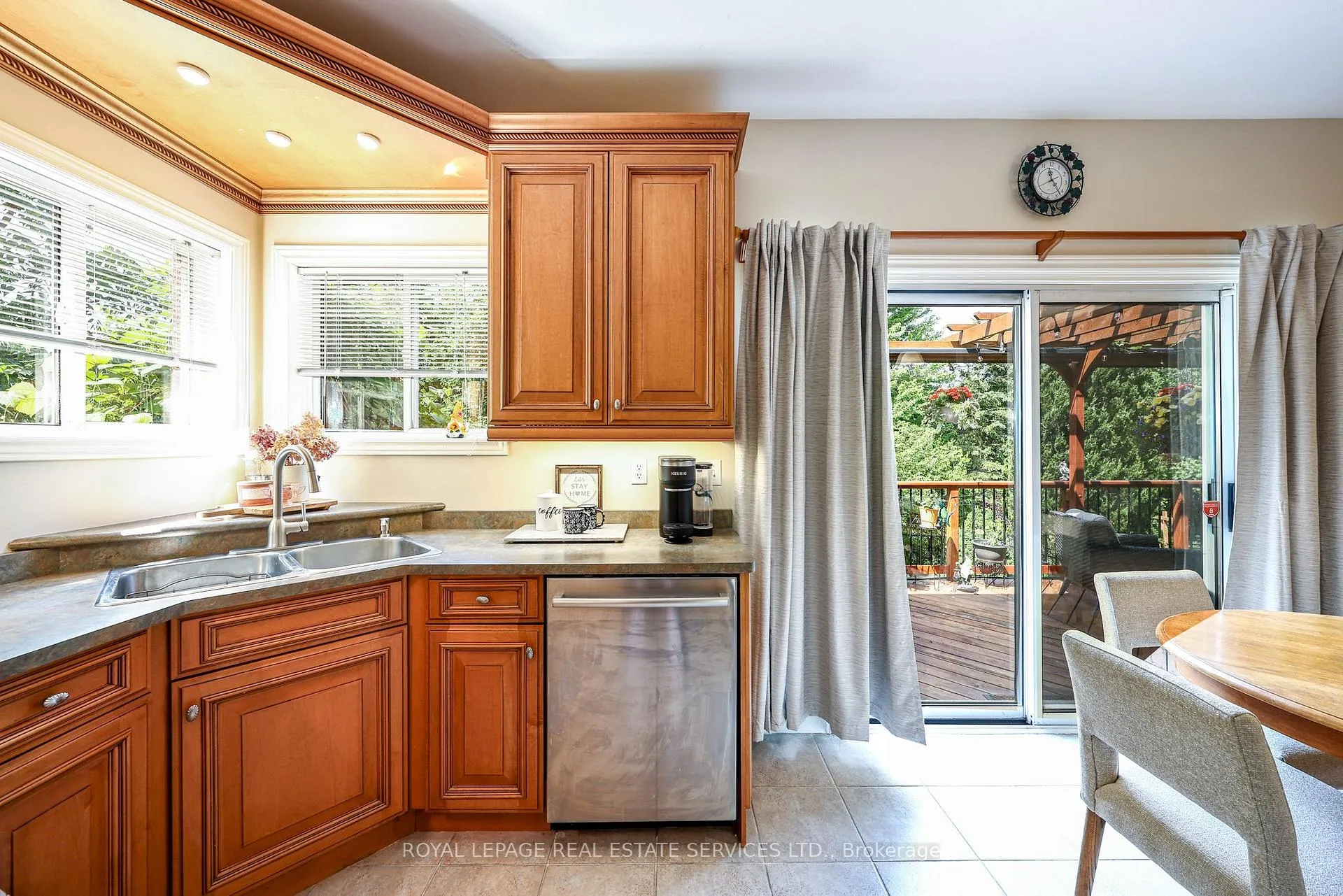 Photo 36 of 10 Sandway Crescent, Vaughan, Maple — HOMEH