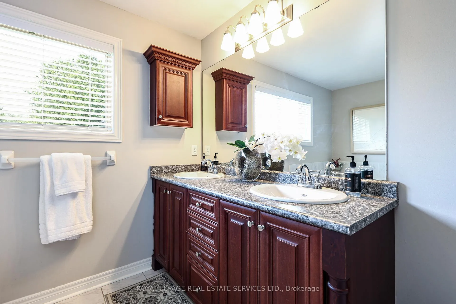 Photo 42 of 10 Sandway Crescent, Vaughan, Maple — HOMEH