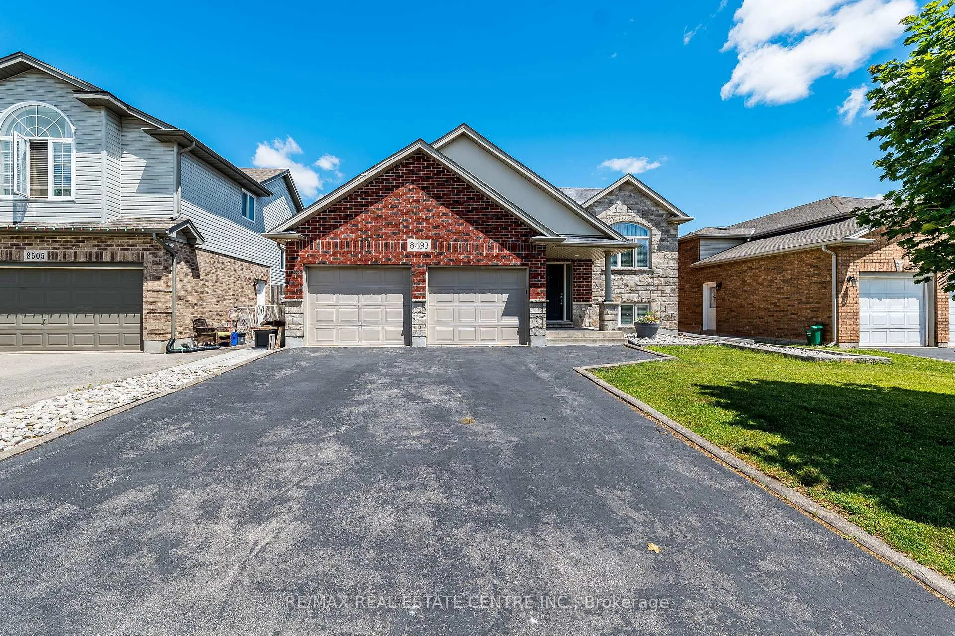 Photo 2 of 8493 Glavcic Drive, Niagara Falls, Forestview — HOMEH
