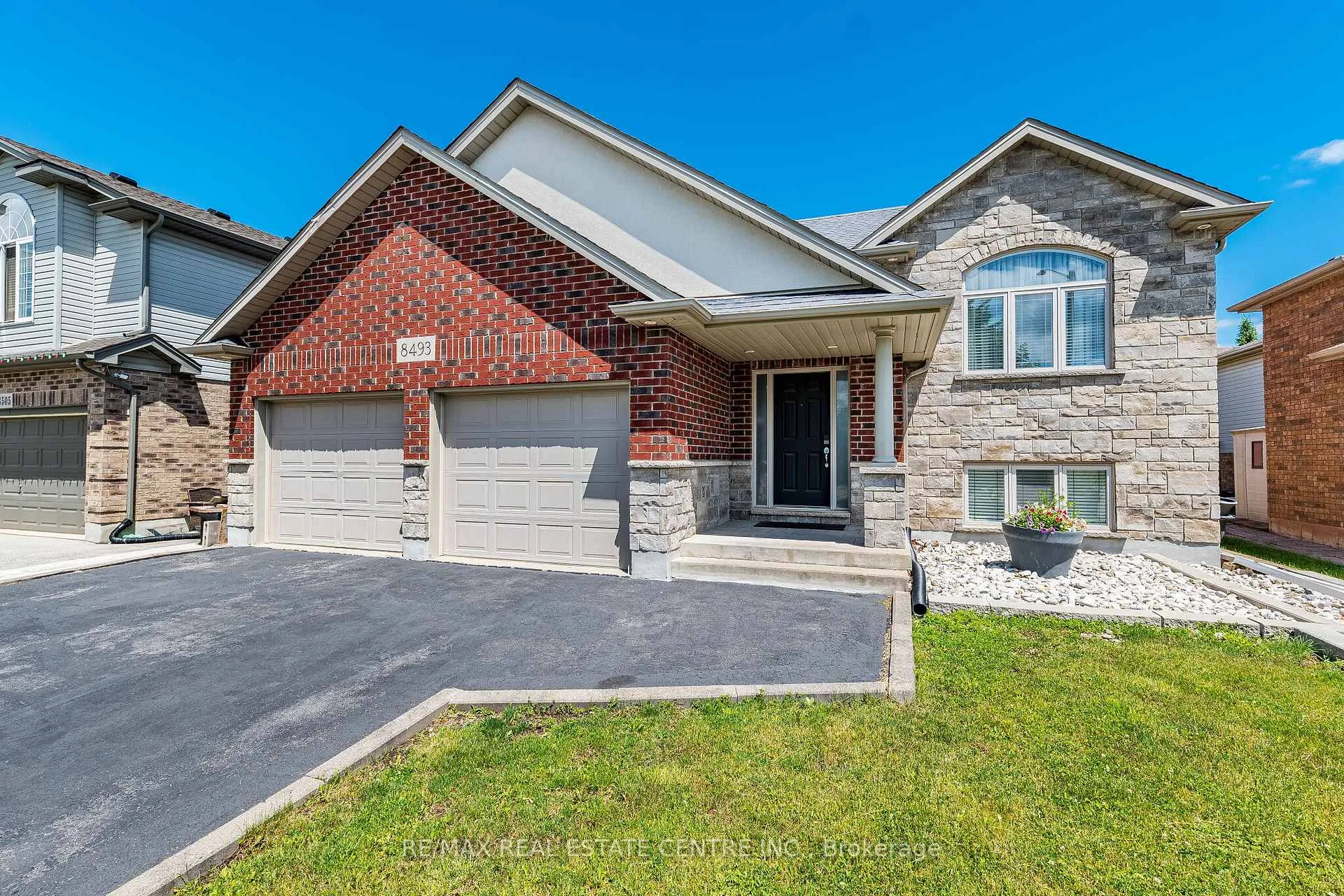 Photo 3 of 8493 Glavcic Drive, Niagara Falls, Forestview — HOMEH