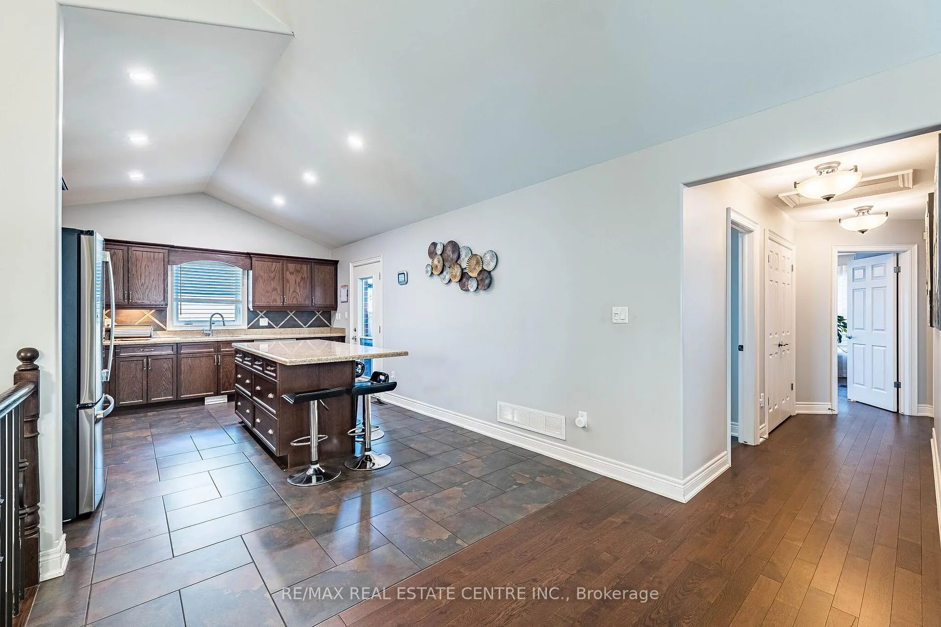 Photo 10 of 8493 Glavcic Drive, Niagara Falls, Forestview — HOMEH