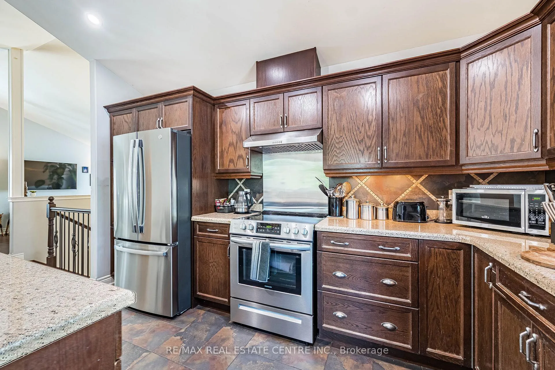 Photo 13 of 8493 Glavcic Drive, Niagara Falls, Forestview — HOMEH