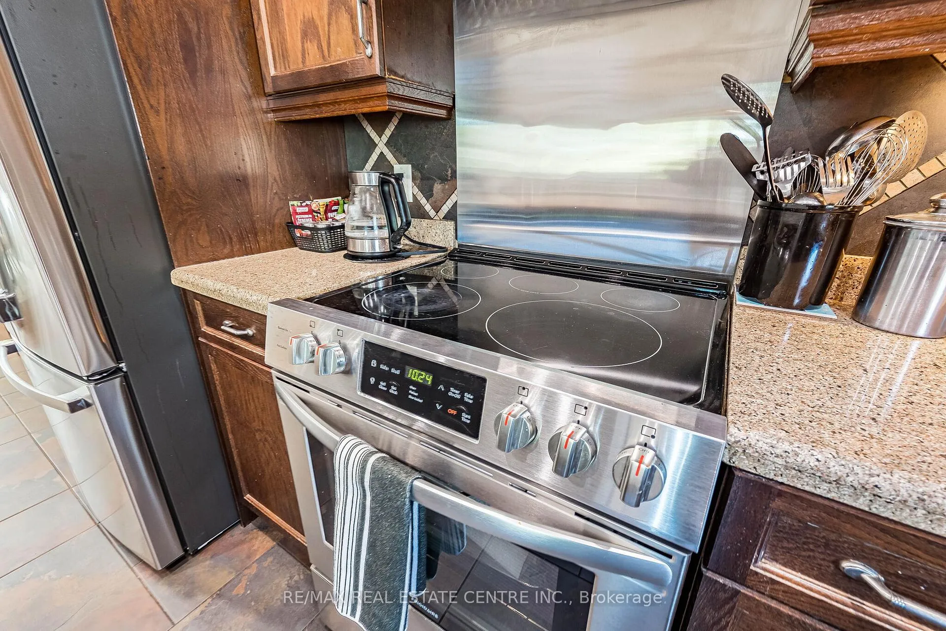 Photo 14 of 8493 Glavcic Drive, Niagara Falls, Forestview — HOMEH