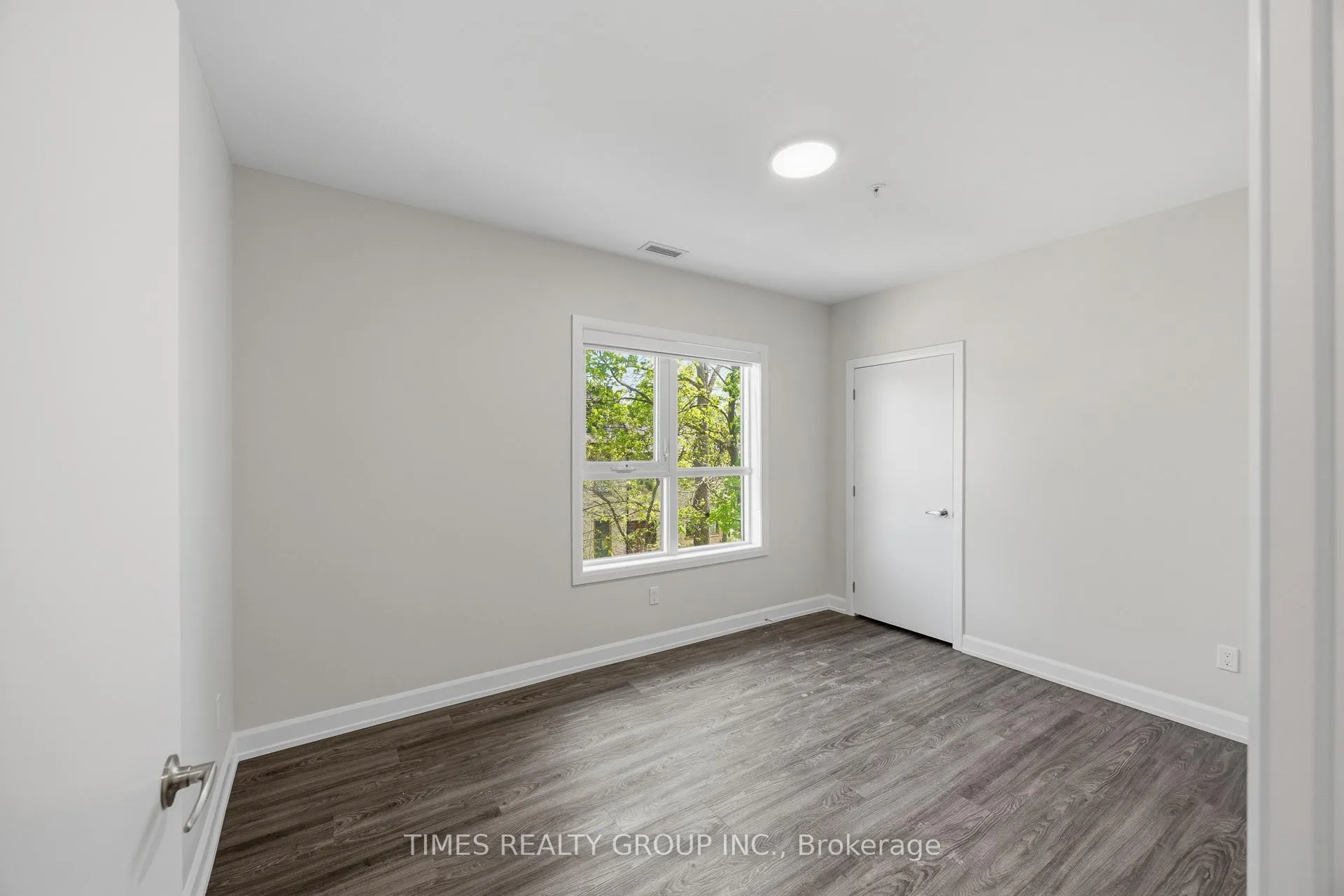 Photo 4 of Unit 104, 369 Hunter Street W, Peterborough, Town Ward 3 — HOMEH
