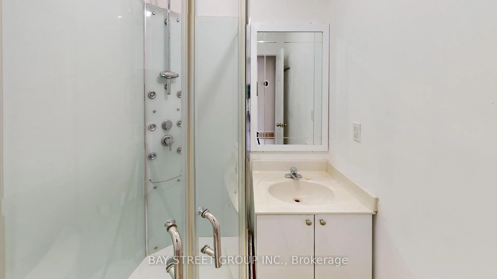 Photo 5 of 42 Iangrove Terrace, Scarborough, L'Amoreaux — HOMEH