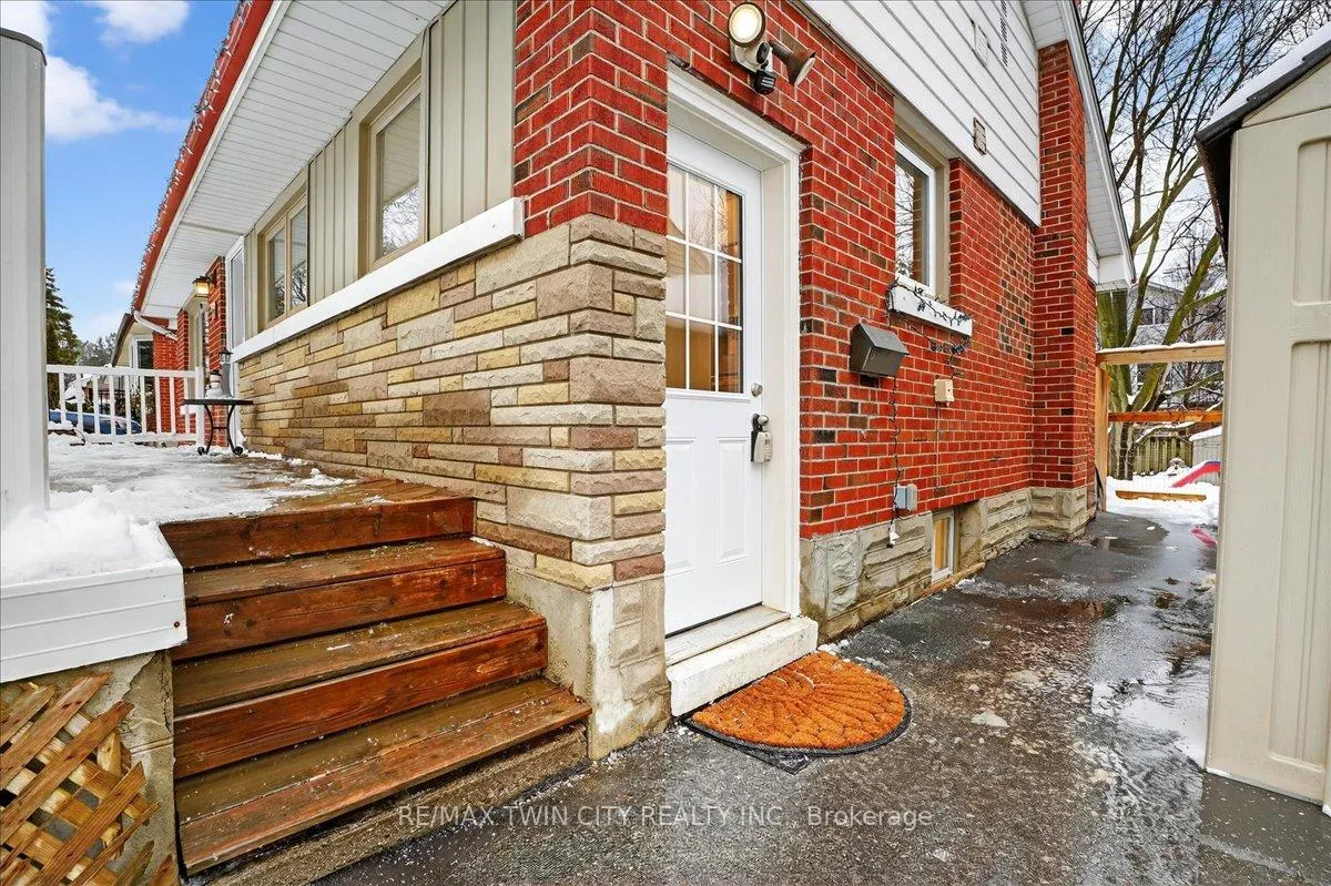 Photo 4 of 83 Elgin Crescent, Waterloo, Downtown Waterloo — HOMEH