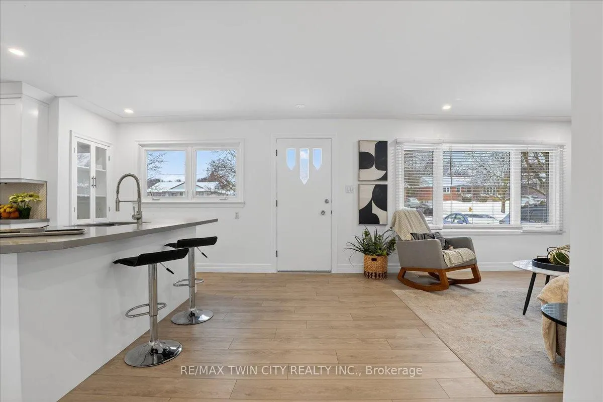 Photo 5 of 83 Elgin Crescent, Waterloo, Downtown Waterloo — HOMEH