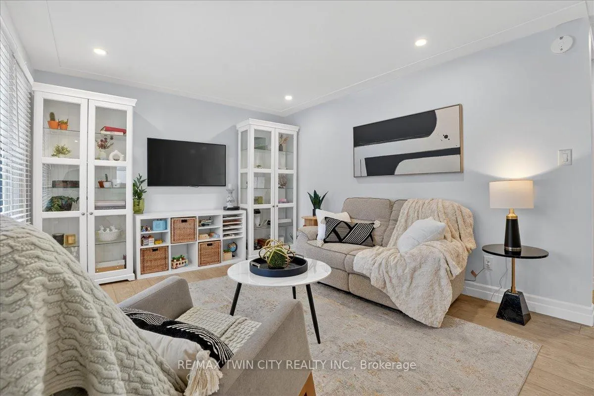 Photo 10 of 83 Elgin Crescent, Waterloo, Downtown Waterloo — HOMEH