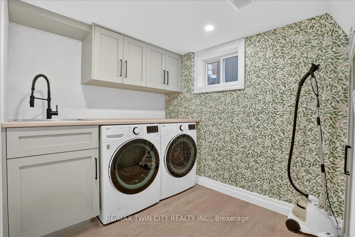 Photo 33 of 83 Elgin Crescent, Waterloo, Downtown Waterloo — HOMEH