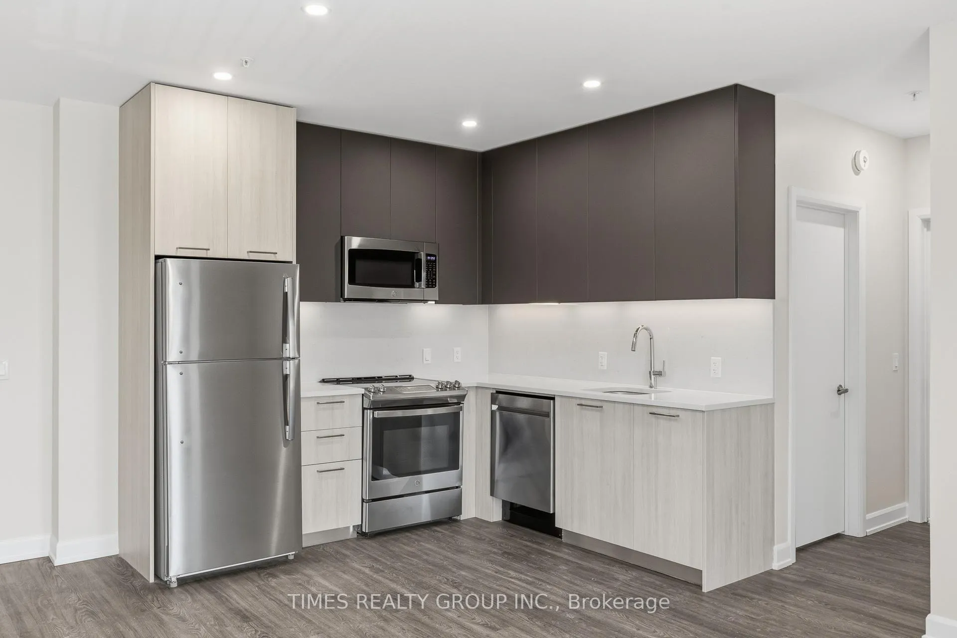 Photo 3 of Unit 202, 369 Hunter Street W, Peterborough, Town Ward 3 — HOMEH