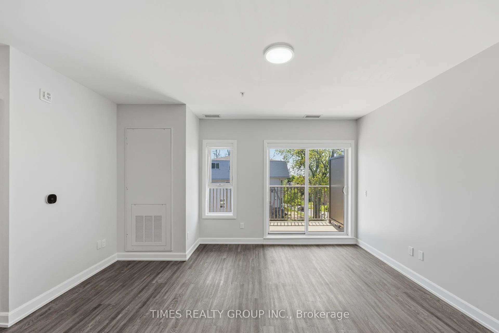 Photo 4 of Unit 202, 369 Hunter Street W, Peterborough, Town Ward 3 — HOMEH