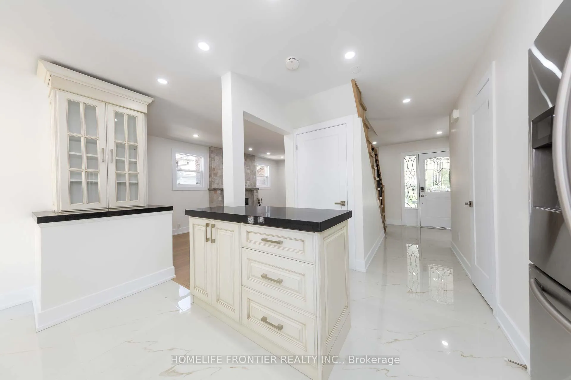Photo 9 of 40 Rutledge Avenue, Newmarket, Huron Heights-Leslie Valley — HOMEH