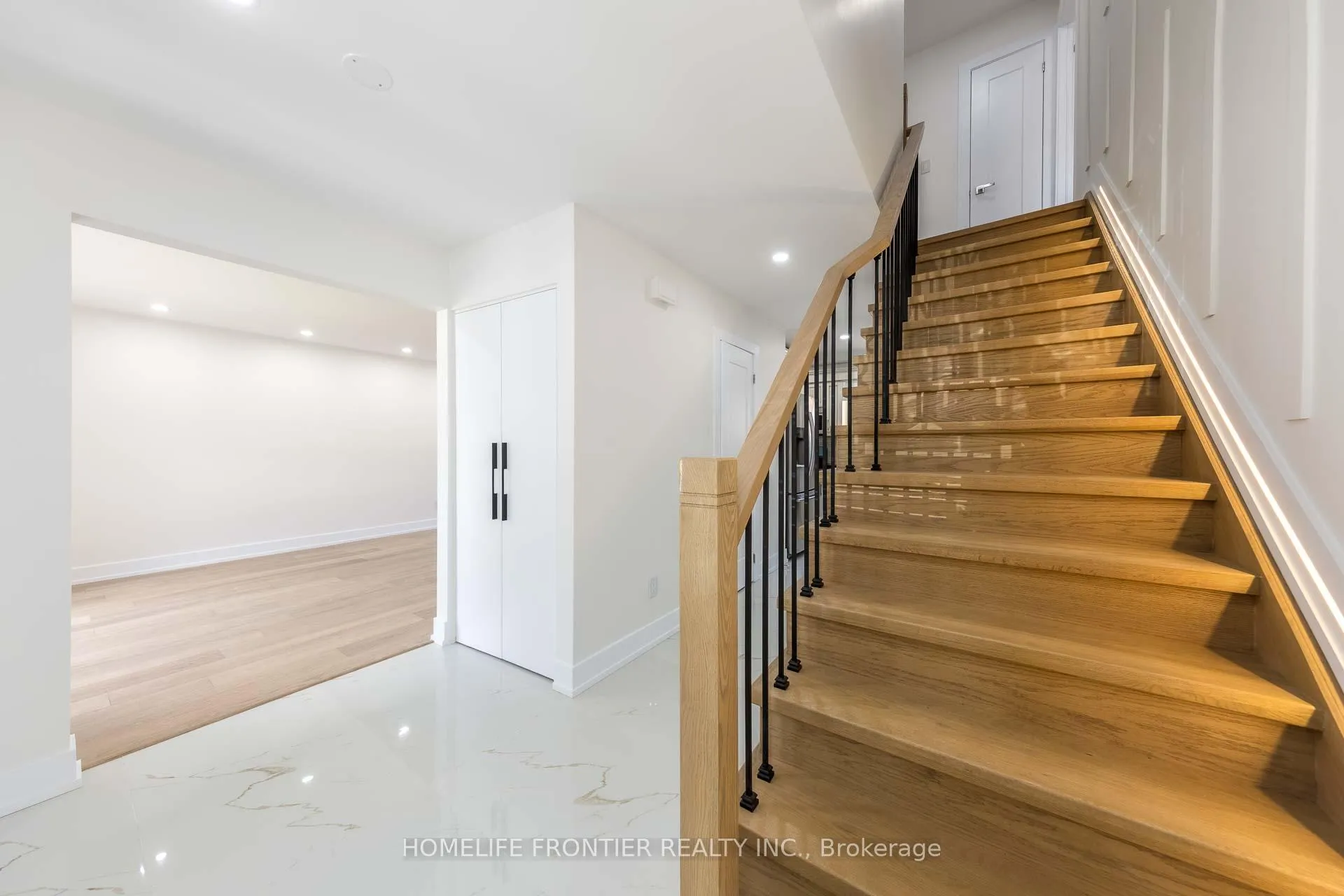 Photo 15 of 40 Rutledge Avenue, Newmarket, Huron Heights-Leslie Valley — HOMEH