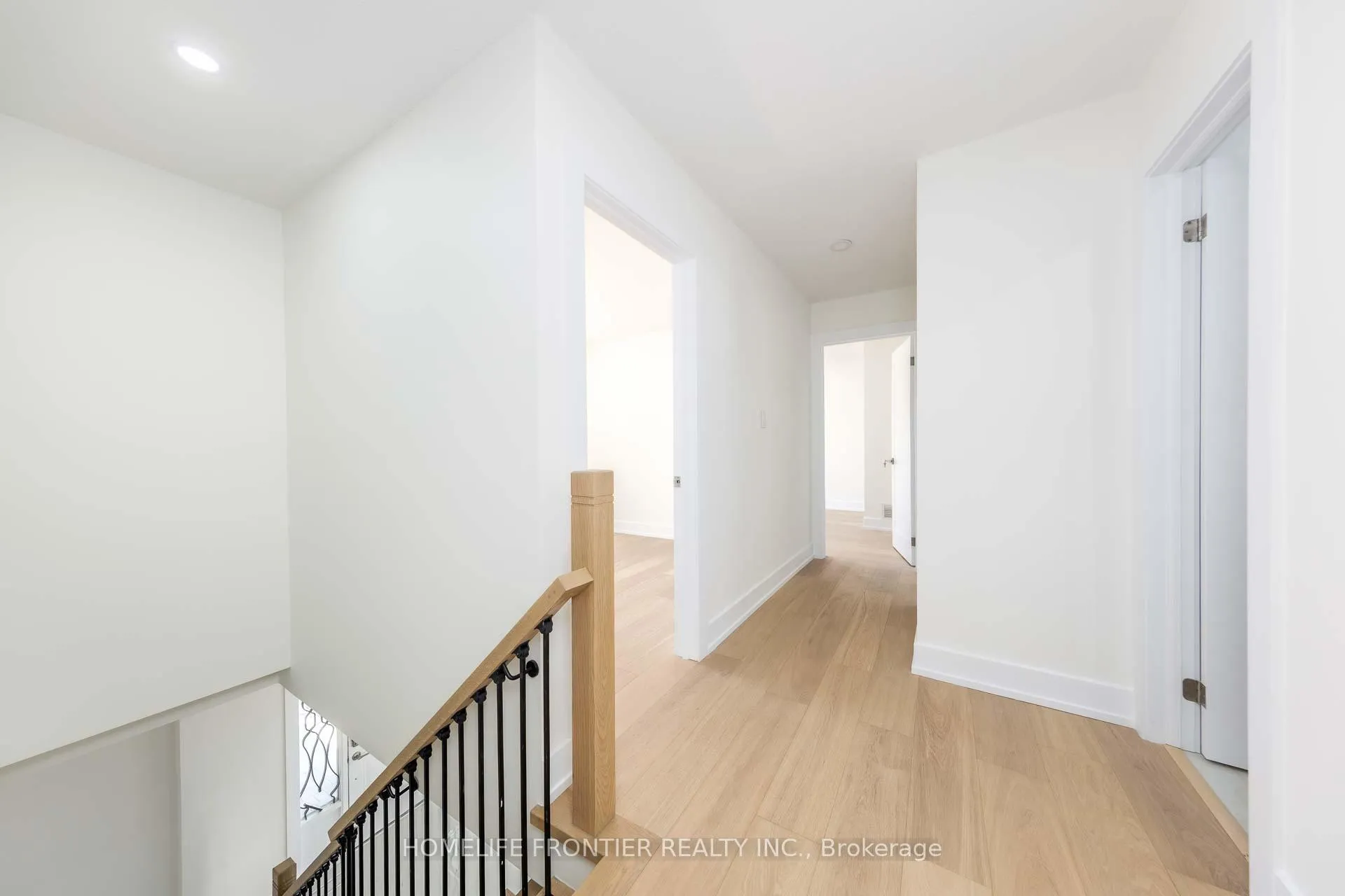Photo 16 of 40 Rutledge Avenue, Newmarket, Huron Heights-Leslie Valley — HOMEH