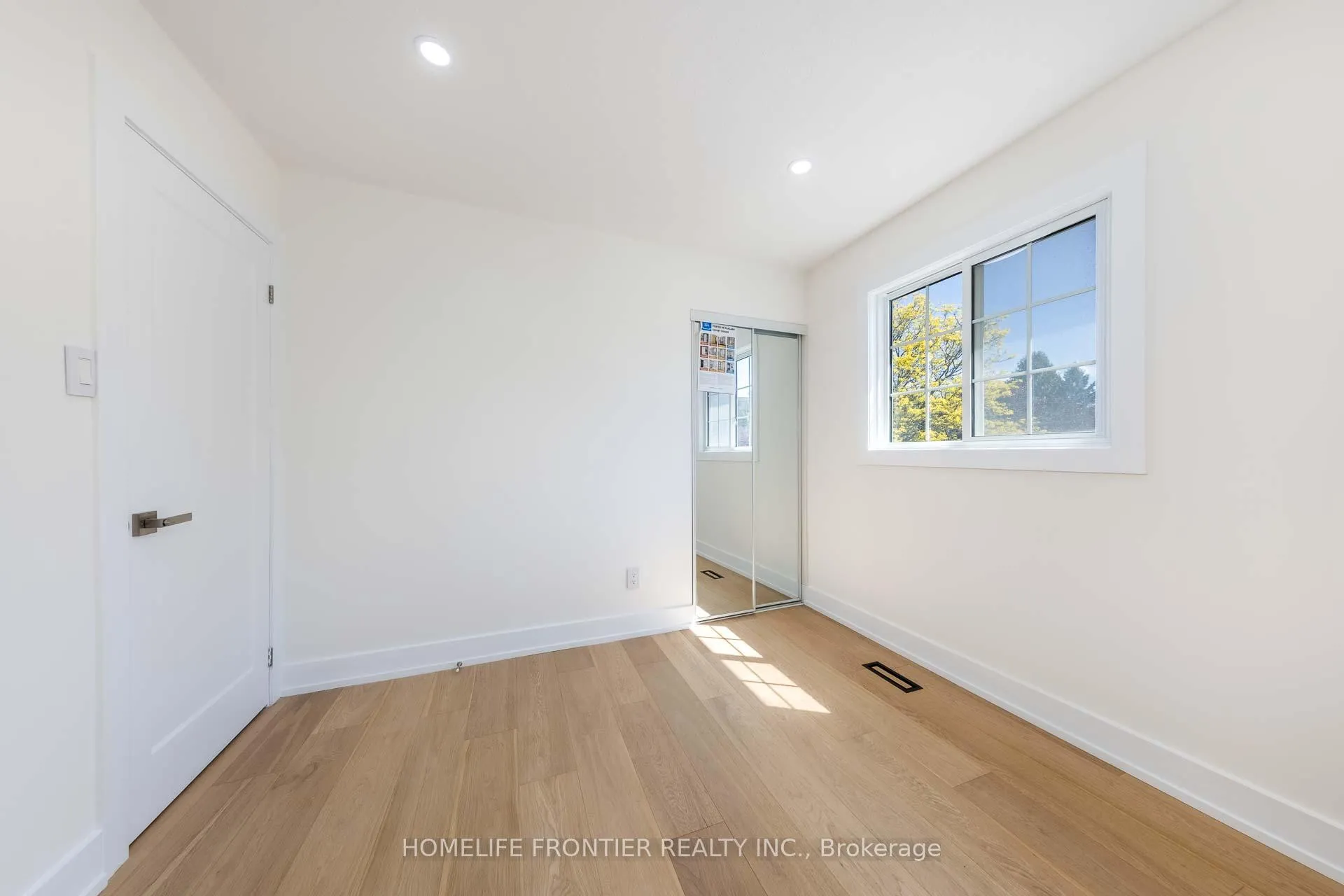 Photo 20 of 40 Rutledge Avenue, Newmarket, Huron Heights-Leslie Valley — HOMEH
