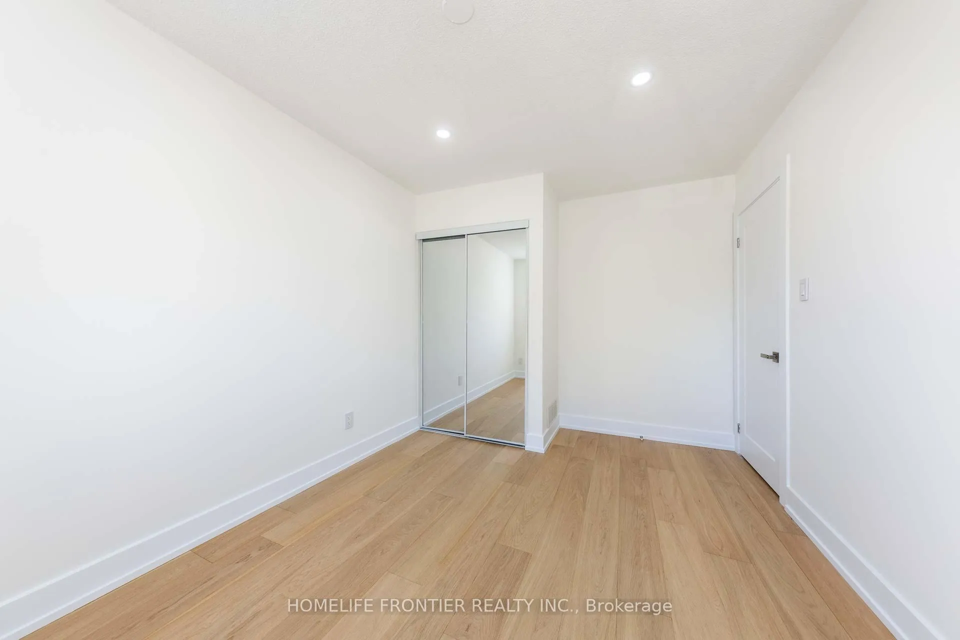 Photo 21 of 40 Rutledge Avenue, Newmarket, Huron Heights-Leslie Valley — HOMEH