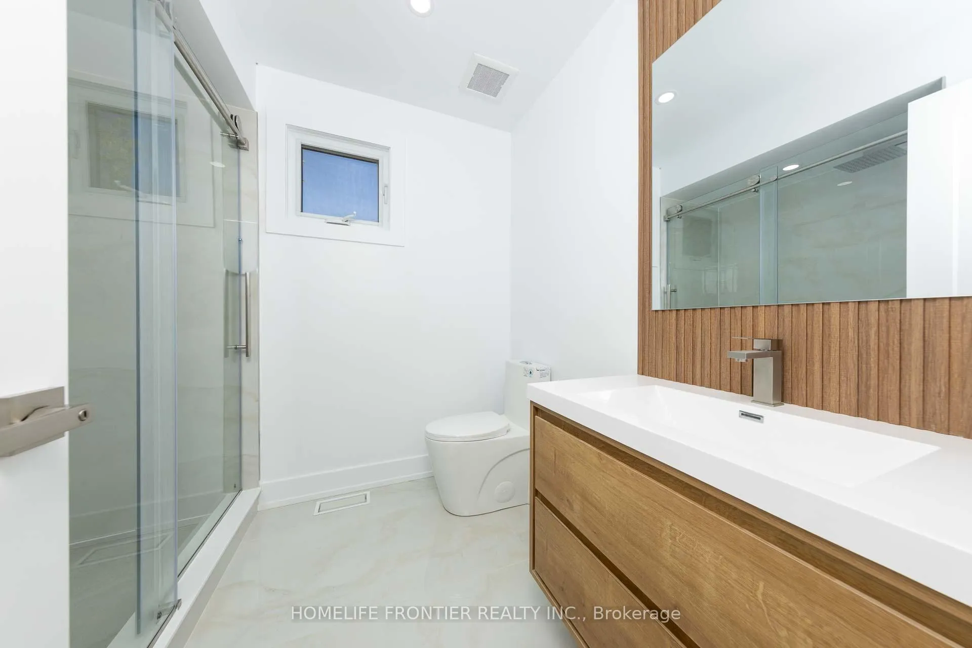 Photo 24 of 40 Rutledge Avenue, Newmarket, Huron Heights-Leslie Valley — HOMEH