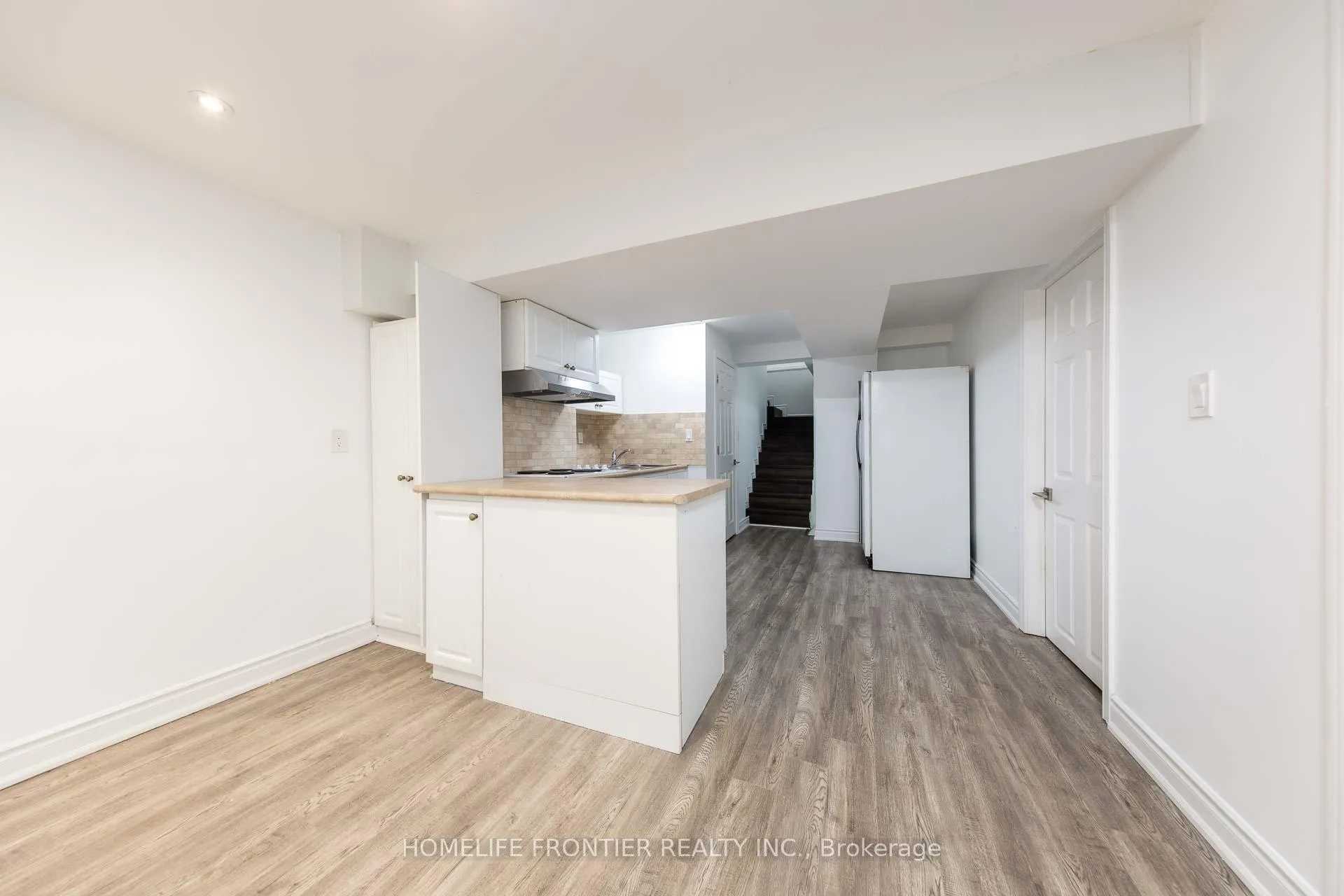 Photo 25 of 40 Rutledge Avenue, Newmarket, Huron Heights-Leslie Valley — HOMEH