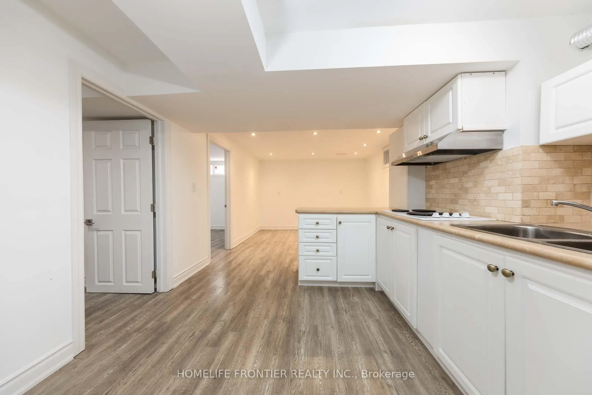 Photo 26 of 40 Rutledge Avenue, Newmarket, Huron Heights-Leslie Valley — HOMEH