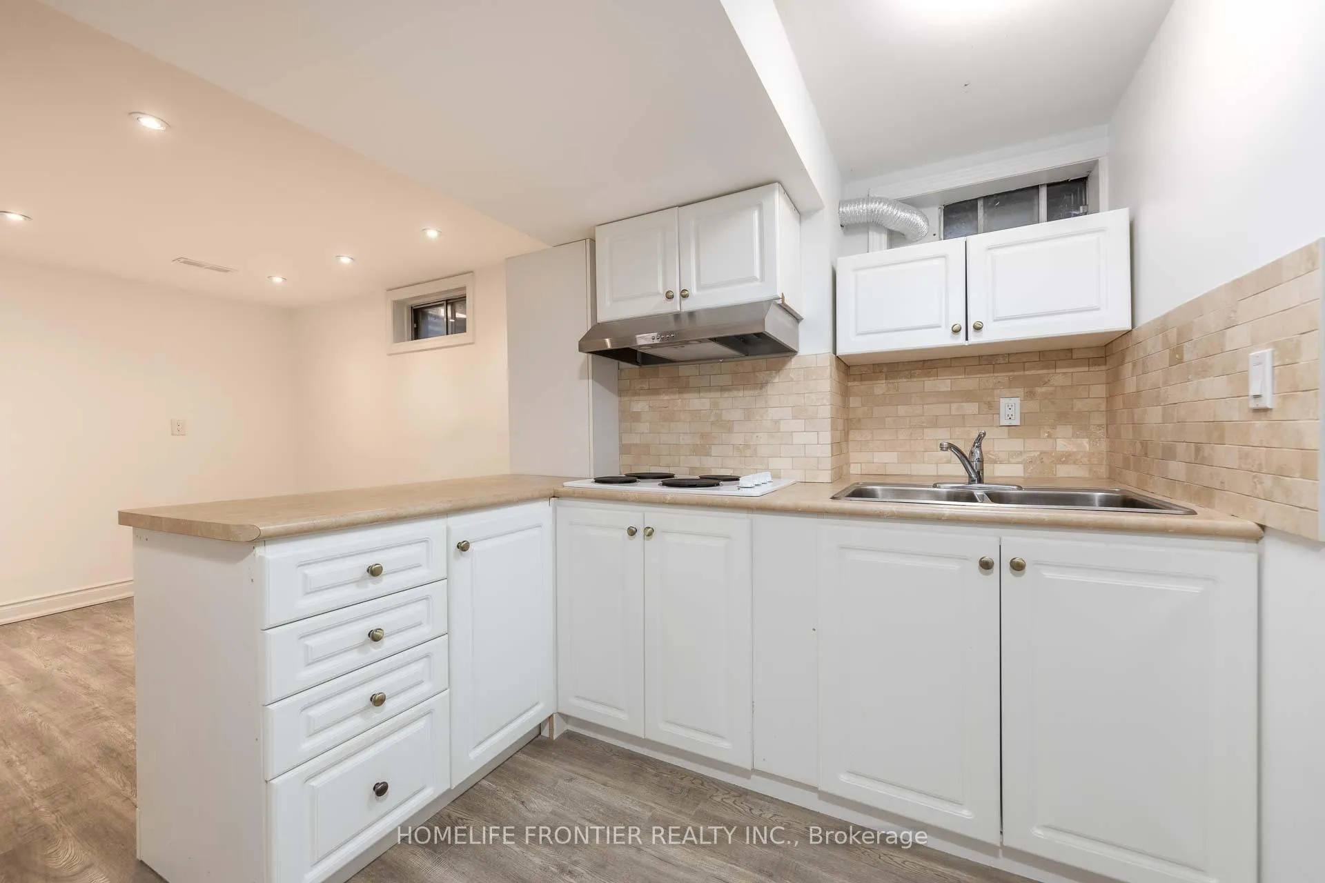 Photo 27 of 40 Rutledge Avenue, Newmarket, Huron Heights-Leslie Valley — HOMEH