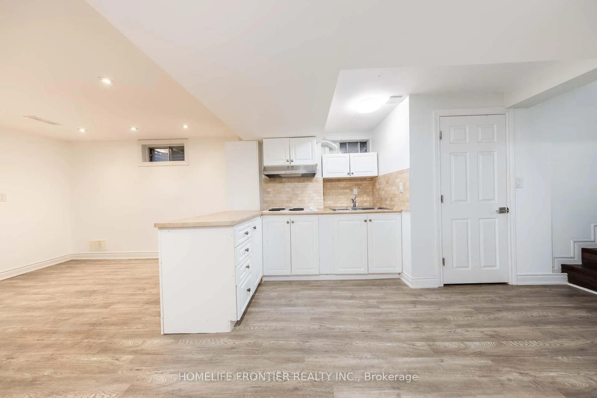 Photo 28 of 40 Rutledge Avenue, Newmarket, Huron Heights-Leslie Valley — HOMEH