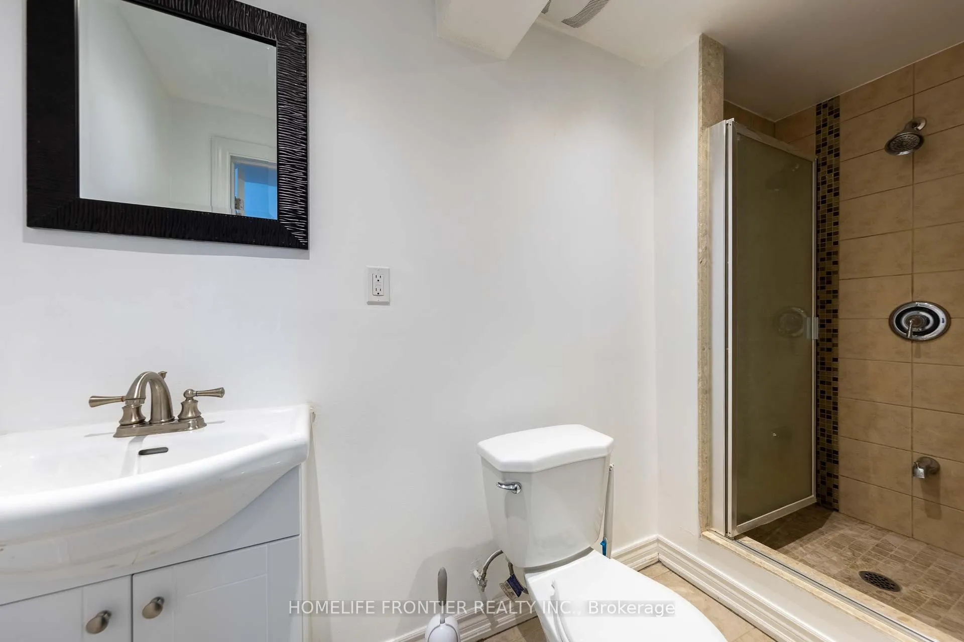 Photo 29 of 40 Rutledge Avenue, Newmarket, Huron Heights-Leslie Valley — HOMEH