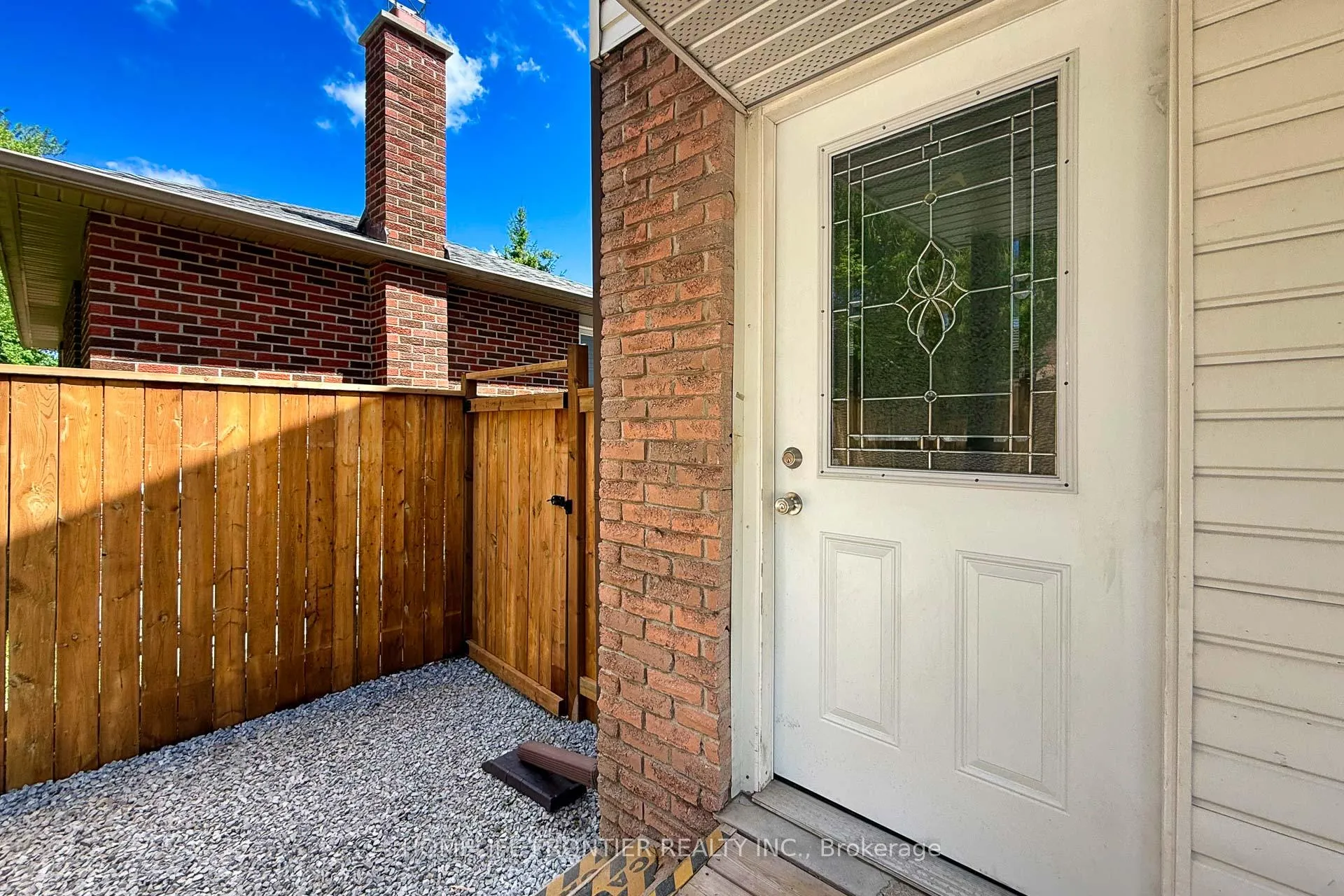 Photo 30 of 40 Rutledge Avenue, Newmarket, Huron Heights-Leslie Valley — HOMEH