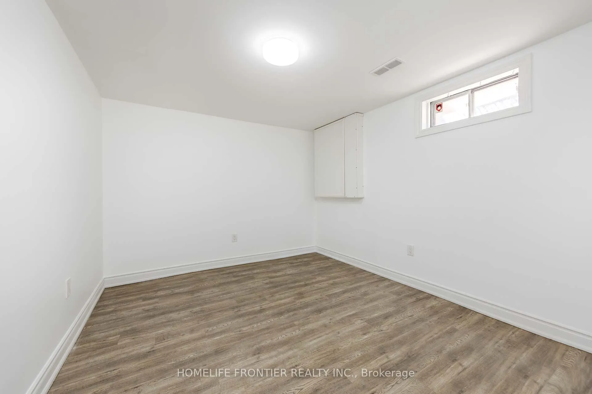 Photo 32 of 40 Rutledge Avenue, Newmarket, Huron Heights-Leslie Valley — HOMEH