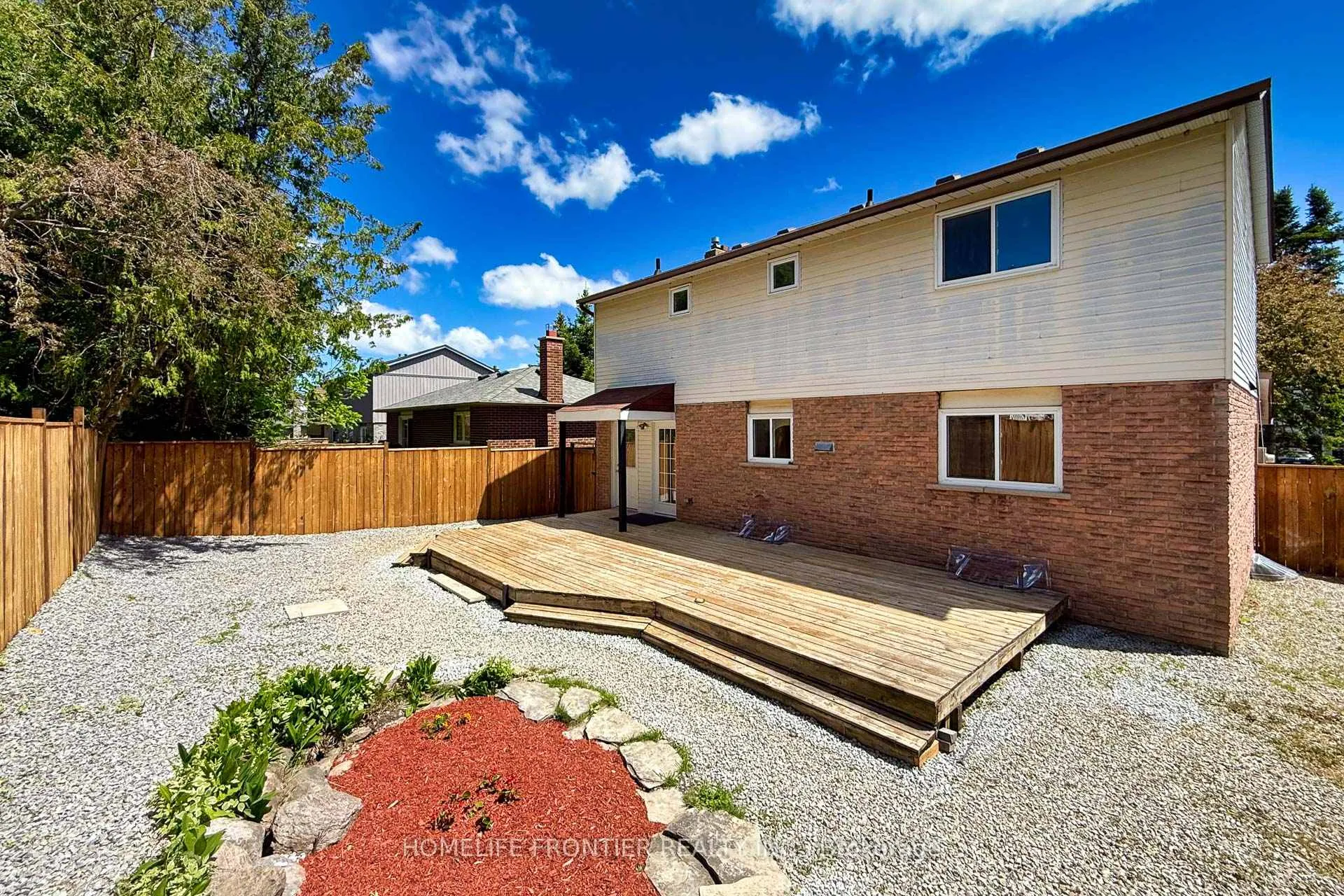 Photo 34 of 40 Rutledge Avenue, Newmarket, Huron Heights-Leslie Valley — HOMEH
