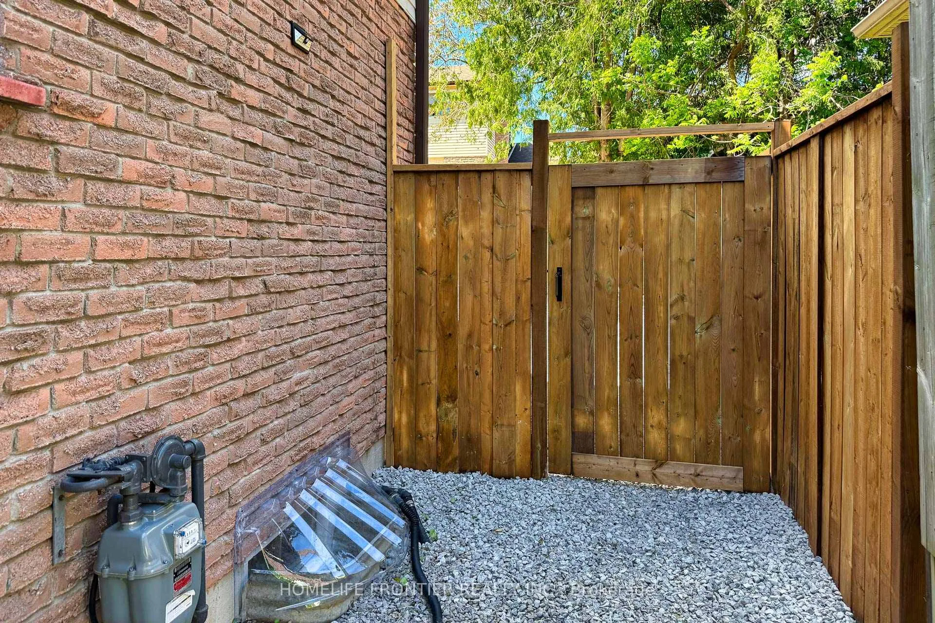 Photo 36 of 40 Rutledge Avenue, Newmarket, Huron Heights-Leslie Valley — HOMEH