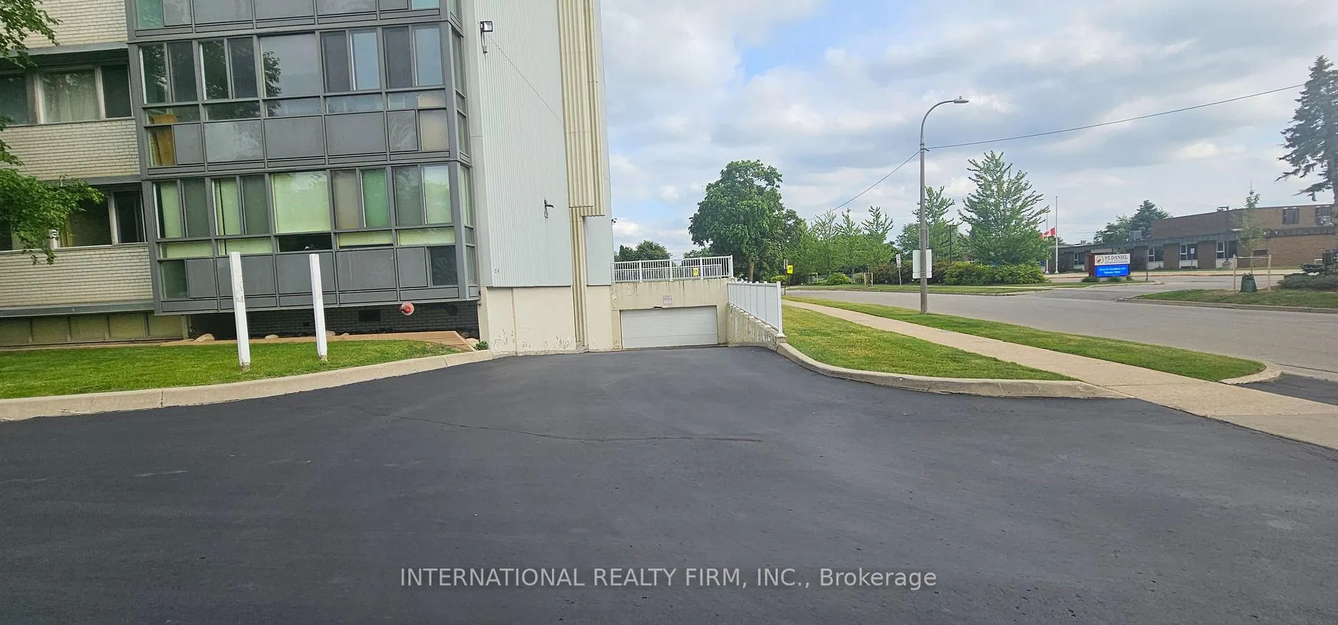 Photo 29 of Unit 401, 24 Midland Drive, Kitchener, Stanley Park — HOMEH