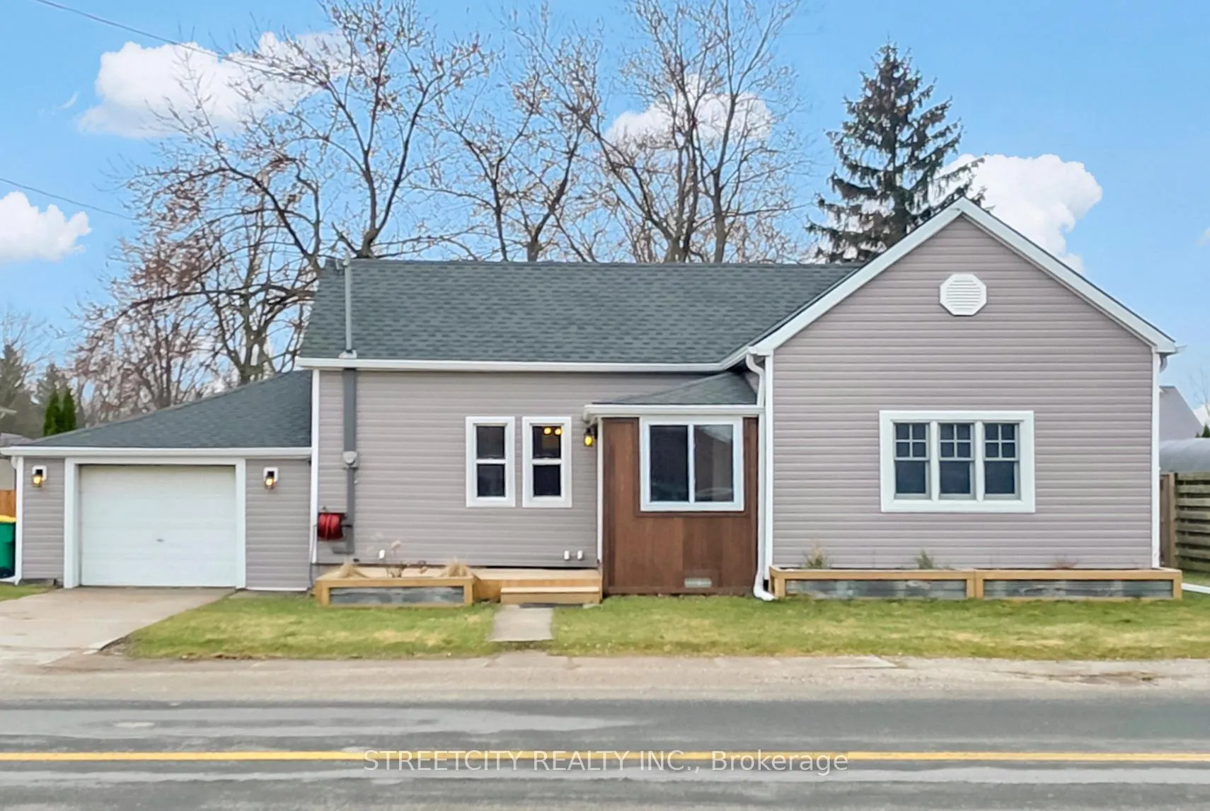 Photo 2 of 190 King Street, Southwest Middlesex, Glencoe — HOMEH