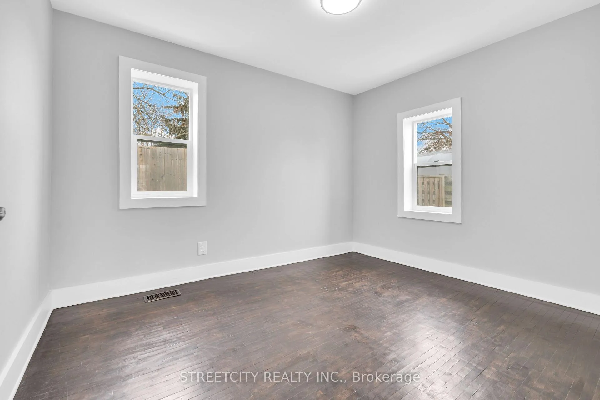 Photo 8 of 190 King Street, Southwest Middlesex, Glencoe — HOMEH