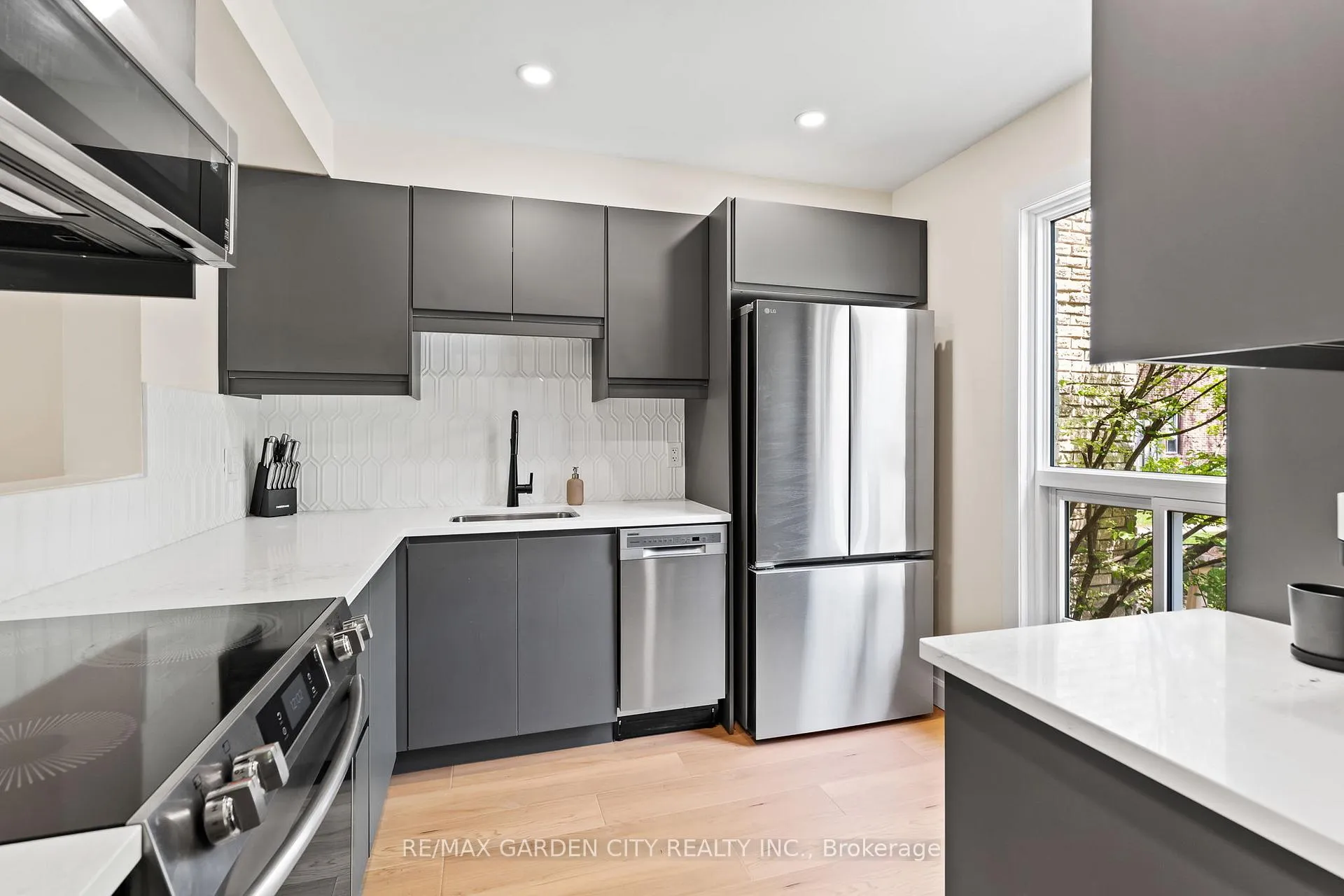 Photo 5 of Unit 32, 75 Ventura Drive, St. Catharines, Haig — HOMEH