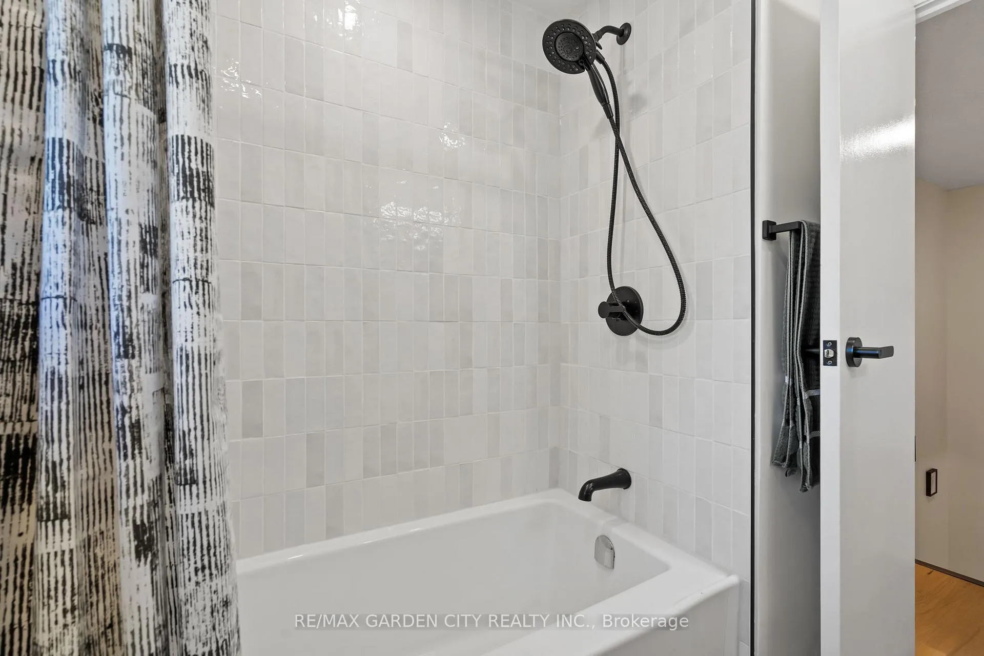 Photo 15 of Unit 32, 75 Ventura Drive, St. Catharines, Haig — HOMEH