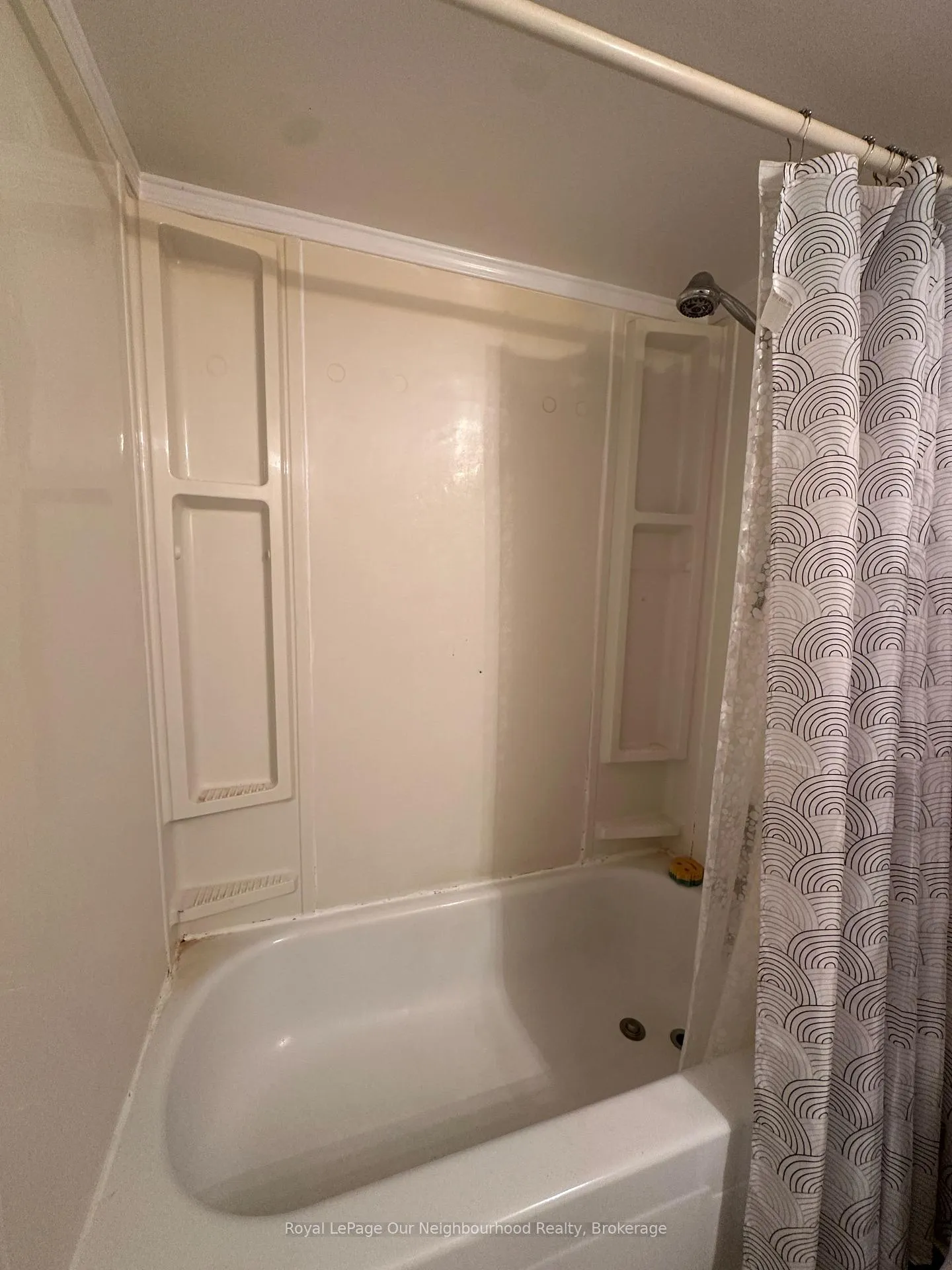 Photo 8 of Unit 39, 43 Taunton Road E, Oshawa, Centennial — HOMEH
