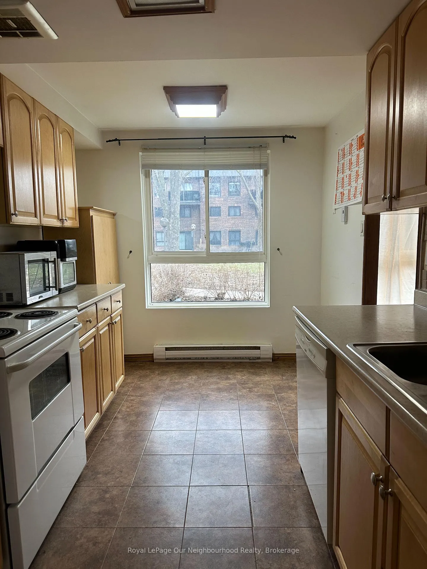 Photo 9 of Unit 39, 43 Taunton Road E, Oshawa, Centennial — HOMEH