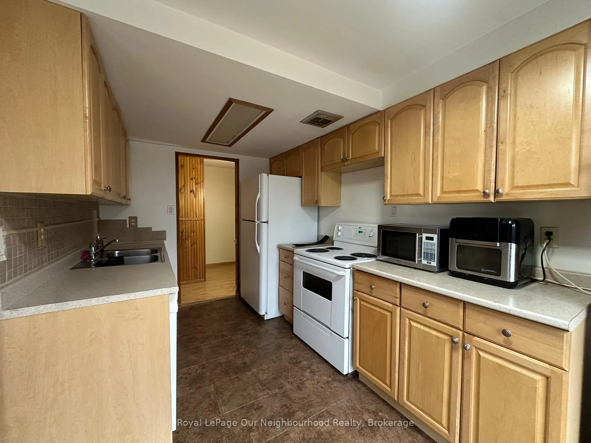 Photo 10 of Unit 39, 43 Taunton Road E, Oshawa, Centennial — HOMEH