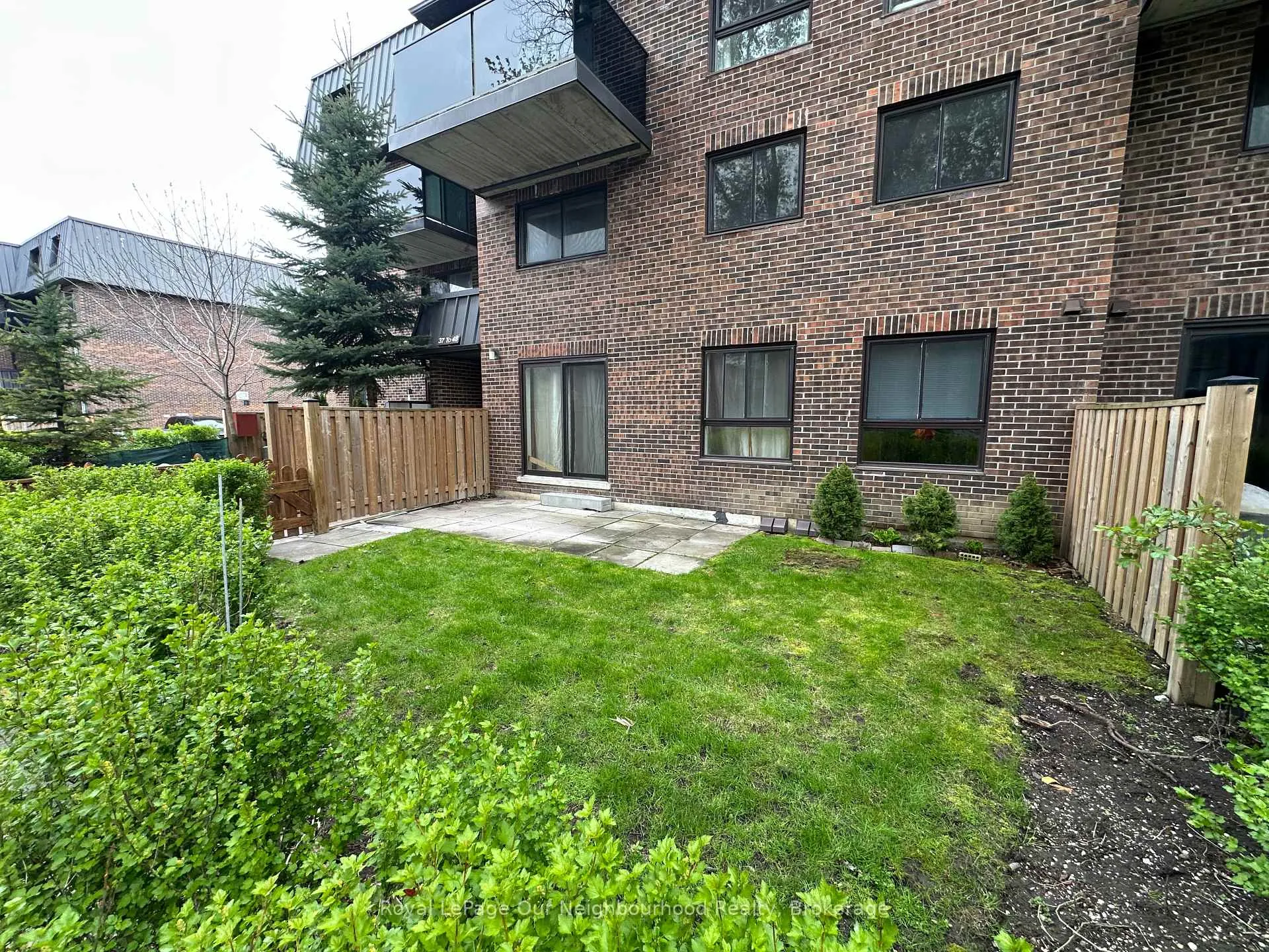 Photo 25 of Unit 39, 43 Taunton Road E, Oshawa, Centennial — HOMEH