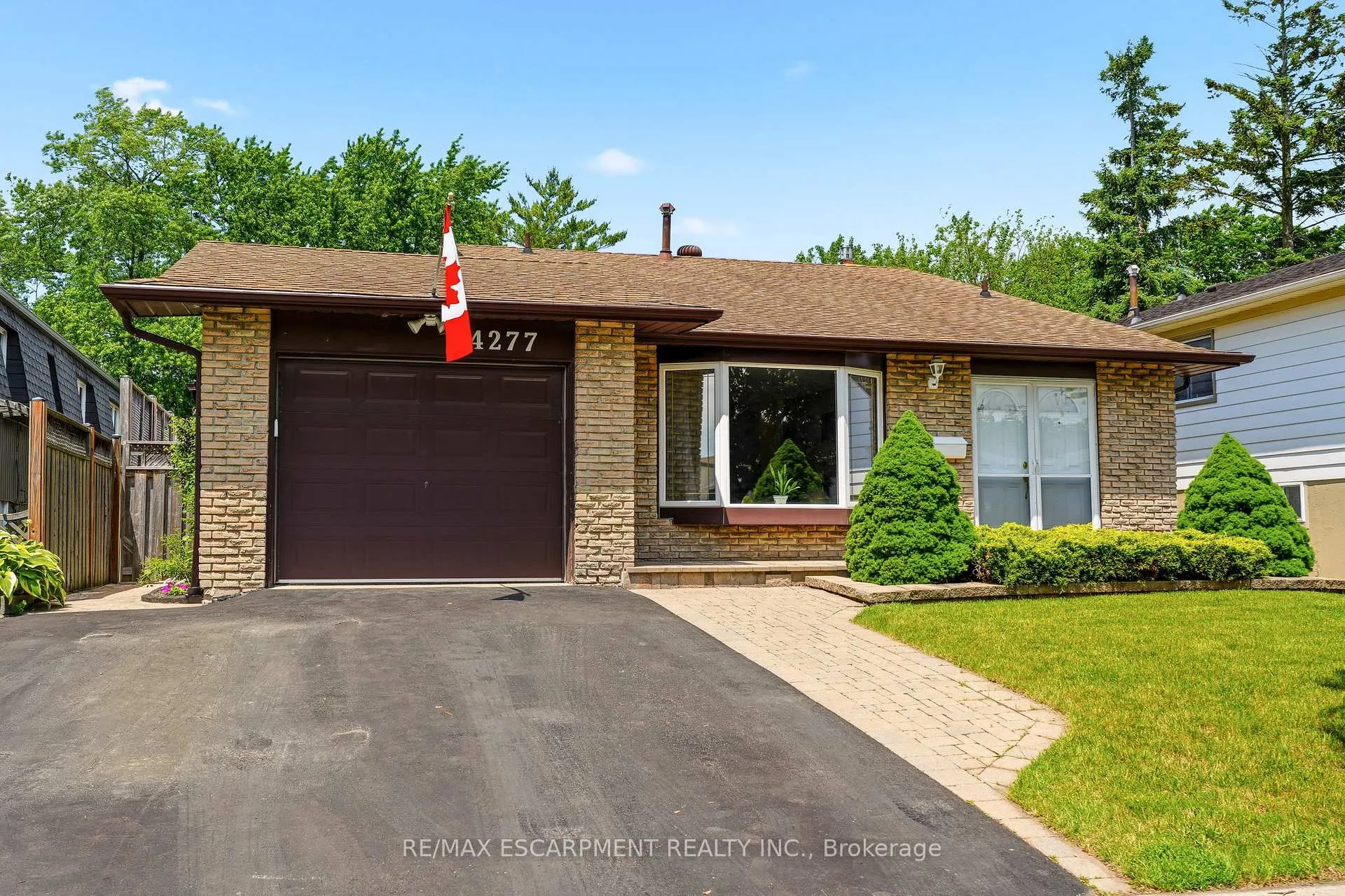 Photo 1 of 4277 Longmoor Drive, Burlington, Shoreacres — HOMEH