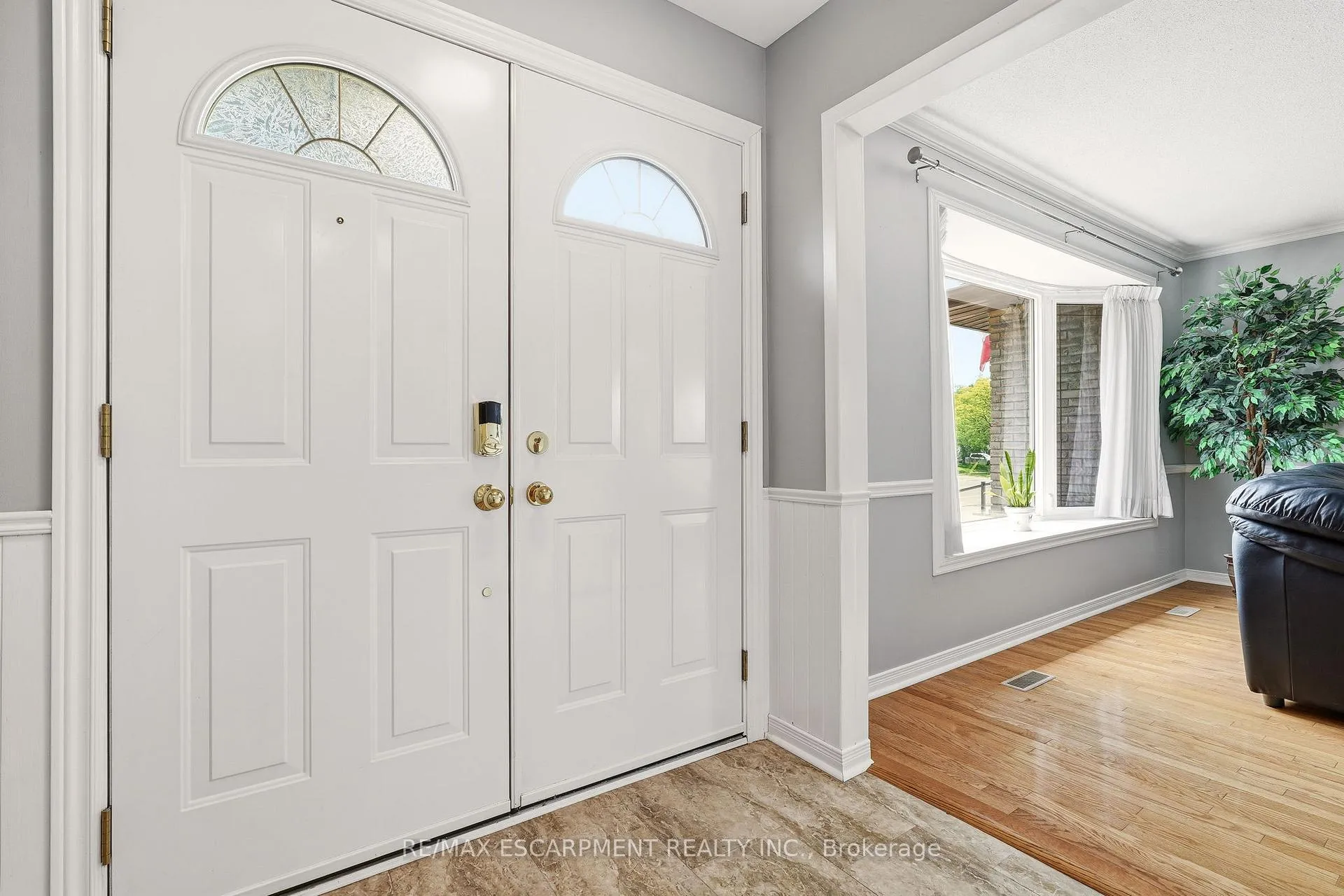 Photo 4 of 4277 Longmoor Drive, Burlington, Shoreacres — HOMEH