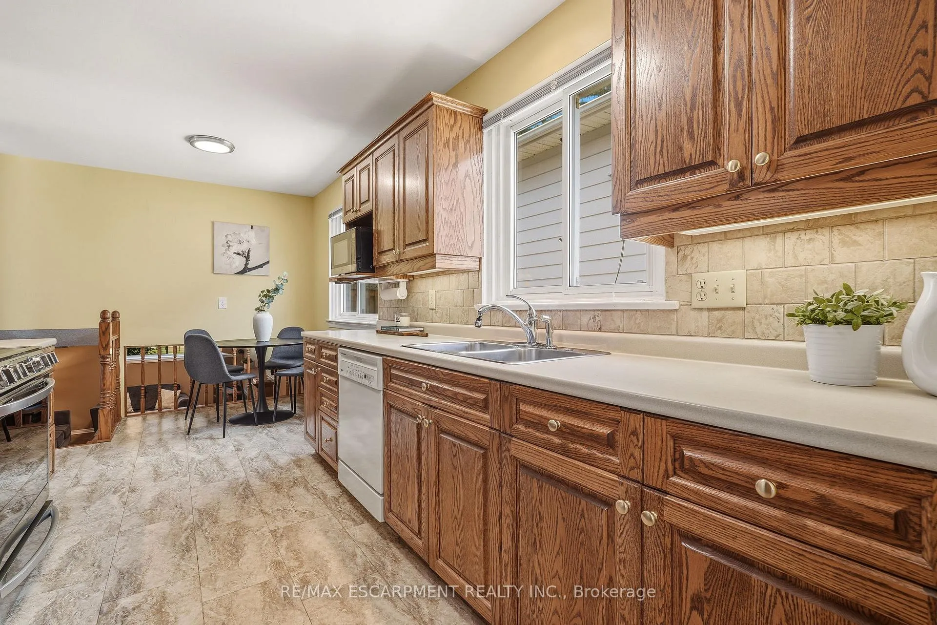 Photo 16 of 4277 Longmoor Drive, Burlington, Shoreacres — HOMEH