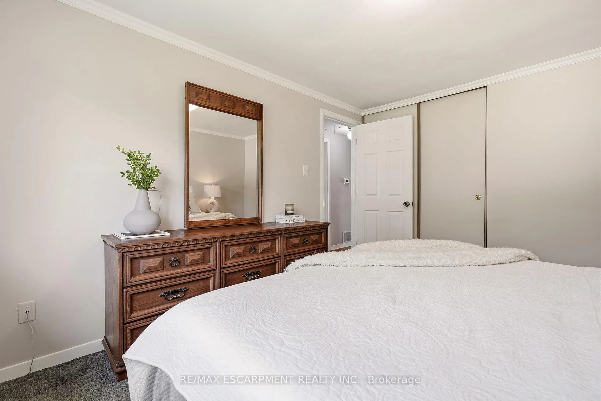 Photo 23 of 4277 Longmoor Drive, Burlington, Shoreacres — HOMEH