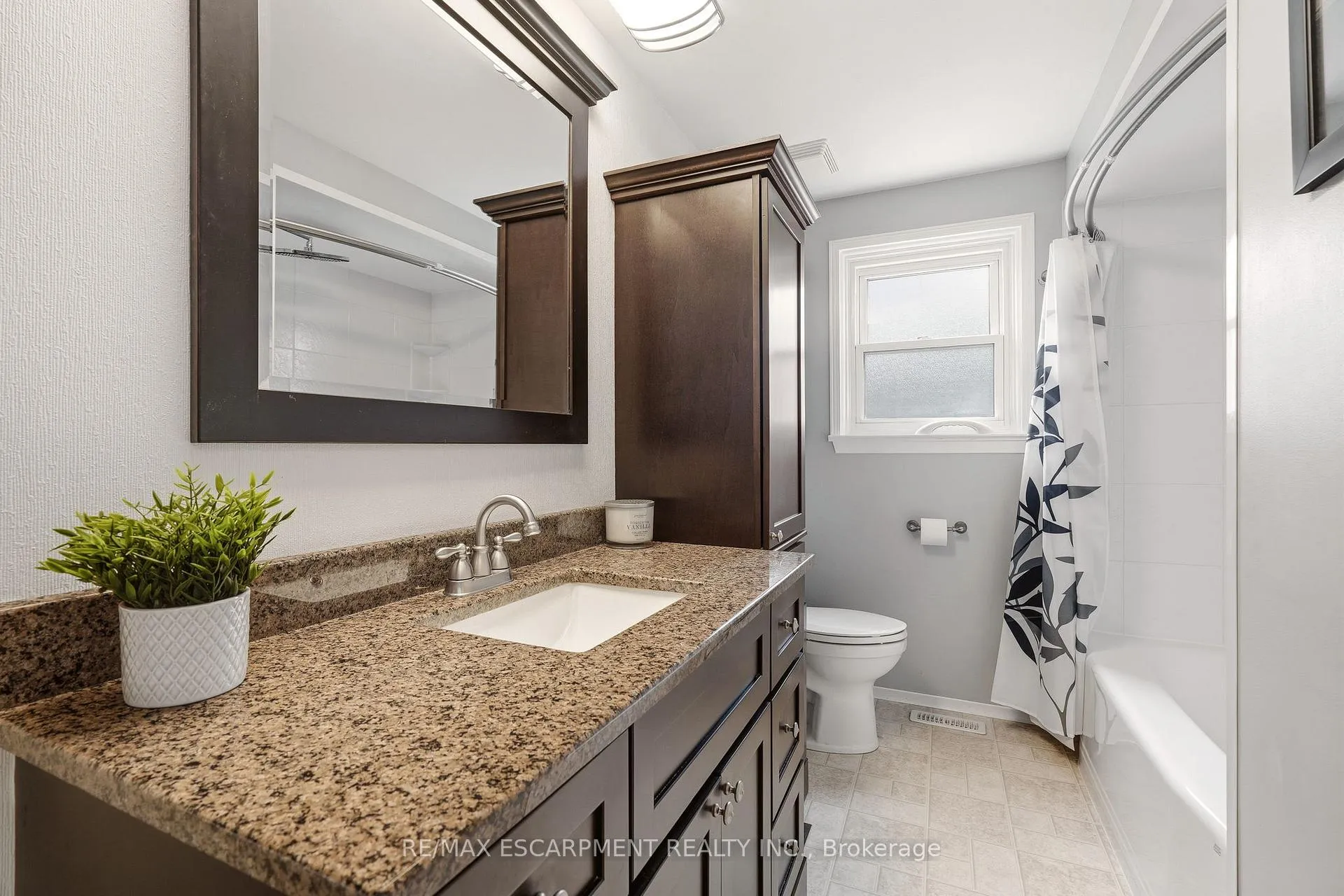Photo 26 of 4277 Longmoor Drive, Burlington, Shoreacres — HOMEH